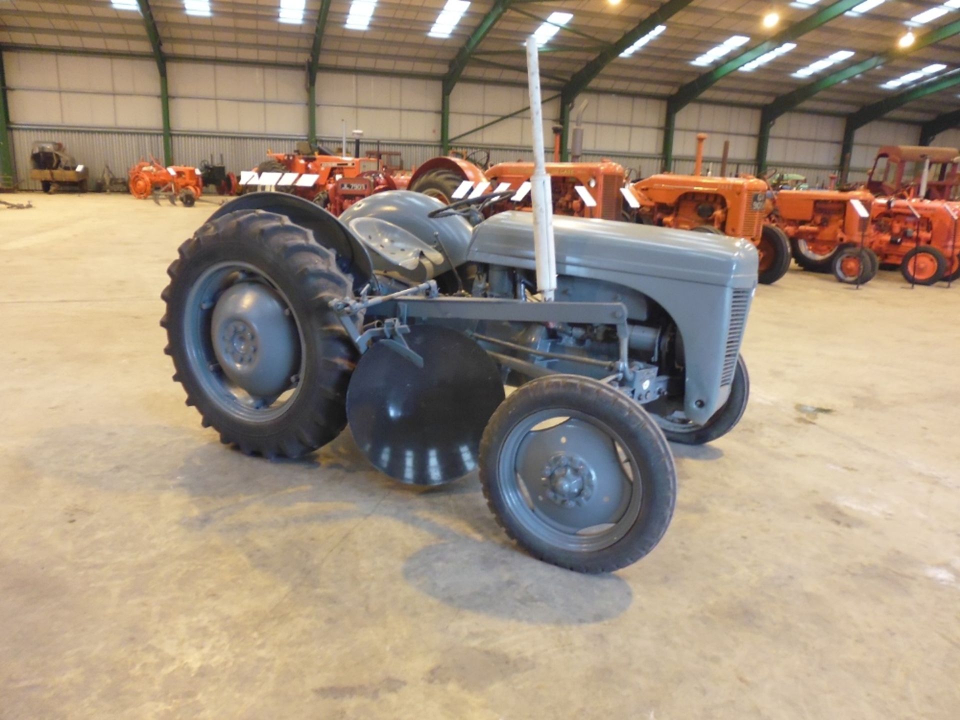 1950 FERGUSON TE-D20 4cylinder petrol/paraffin TRACTOR Reg No: 472 XUA Serial No: TED141665 Fitted - Image 3 of 4