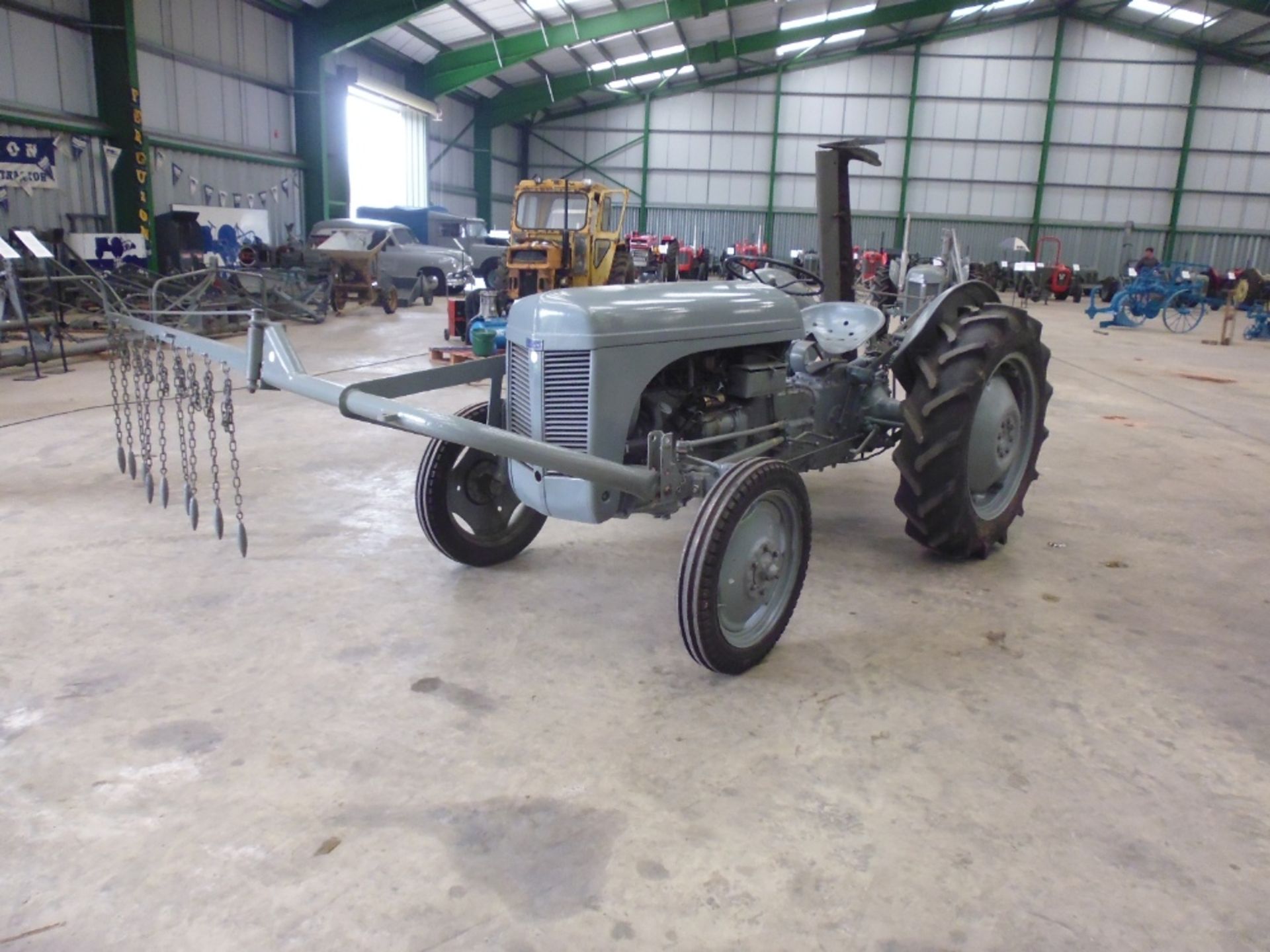 1947 FERGUSON TE-20 4cylinder petrol TRACTOR Reg No: 459 XUD Serial No: TE15596 The Ferguson TE- - Image 4 of 8