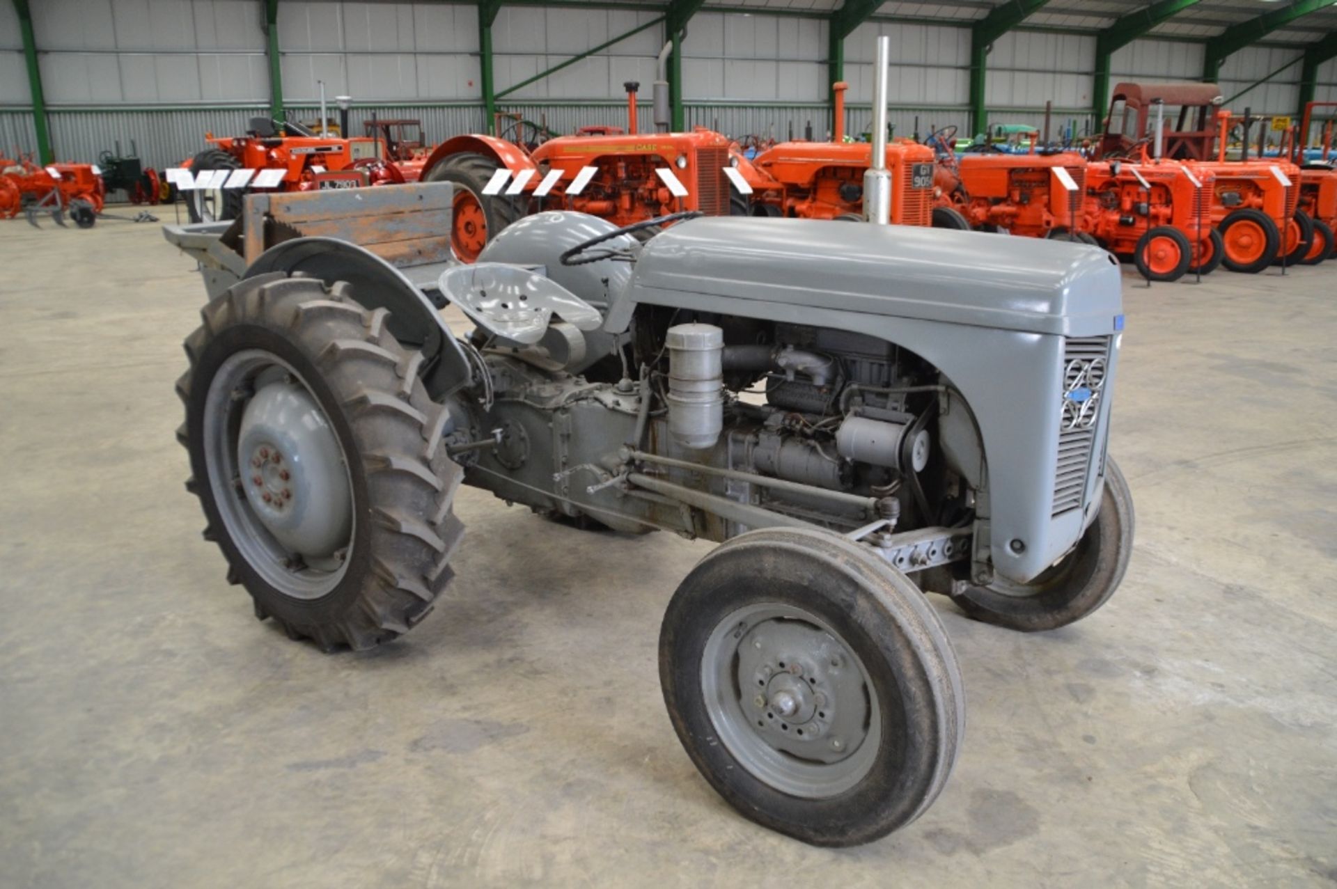 1947 FERGUSON TE-20 P3 3cylinder diesel TRACTOR Reg No: 470 XUA Serial No: TE2223 This tractor is an - Image 2 of 3