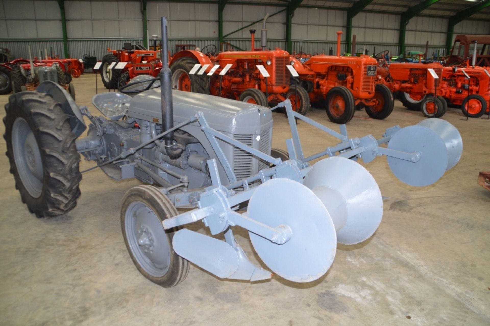 1955 FERGUSON TE-F20 4cylinder diesel TRACTOR Reg No: 816 XUK Serial No: TEF478618 This tractor, - Image 2 of 4