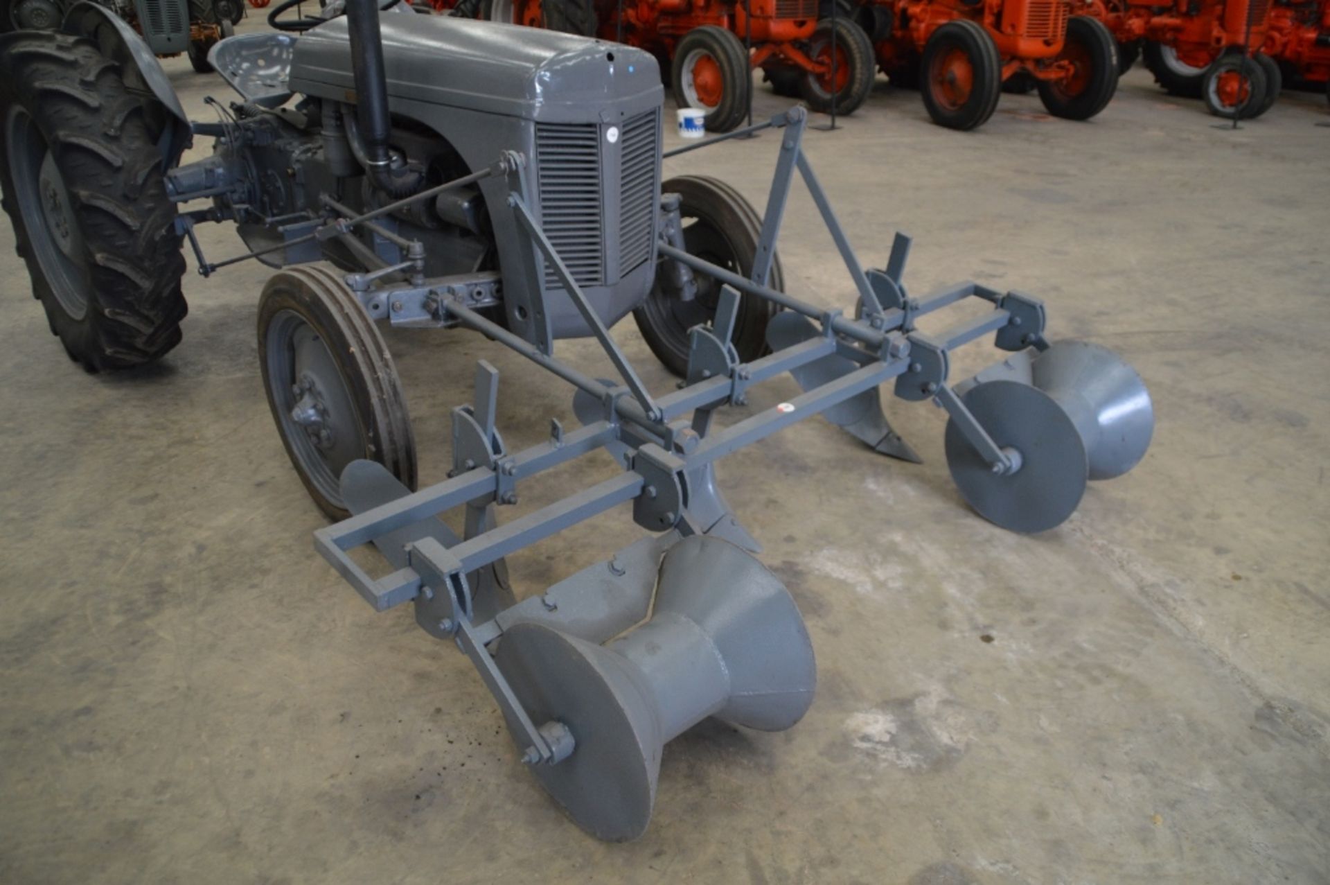 1955 FERGUSON TE-F20 4cylinder diesel TRACTOR Reg No: 816 XUK Serial No: TEF478618 This tractor, - Image 3 of 4