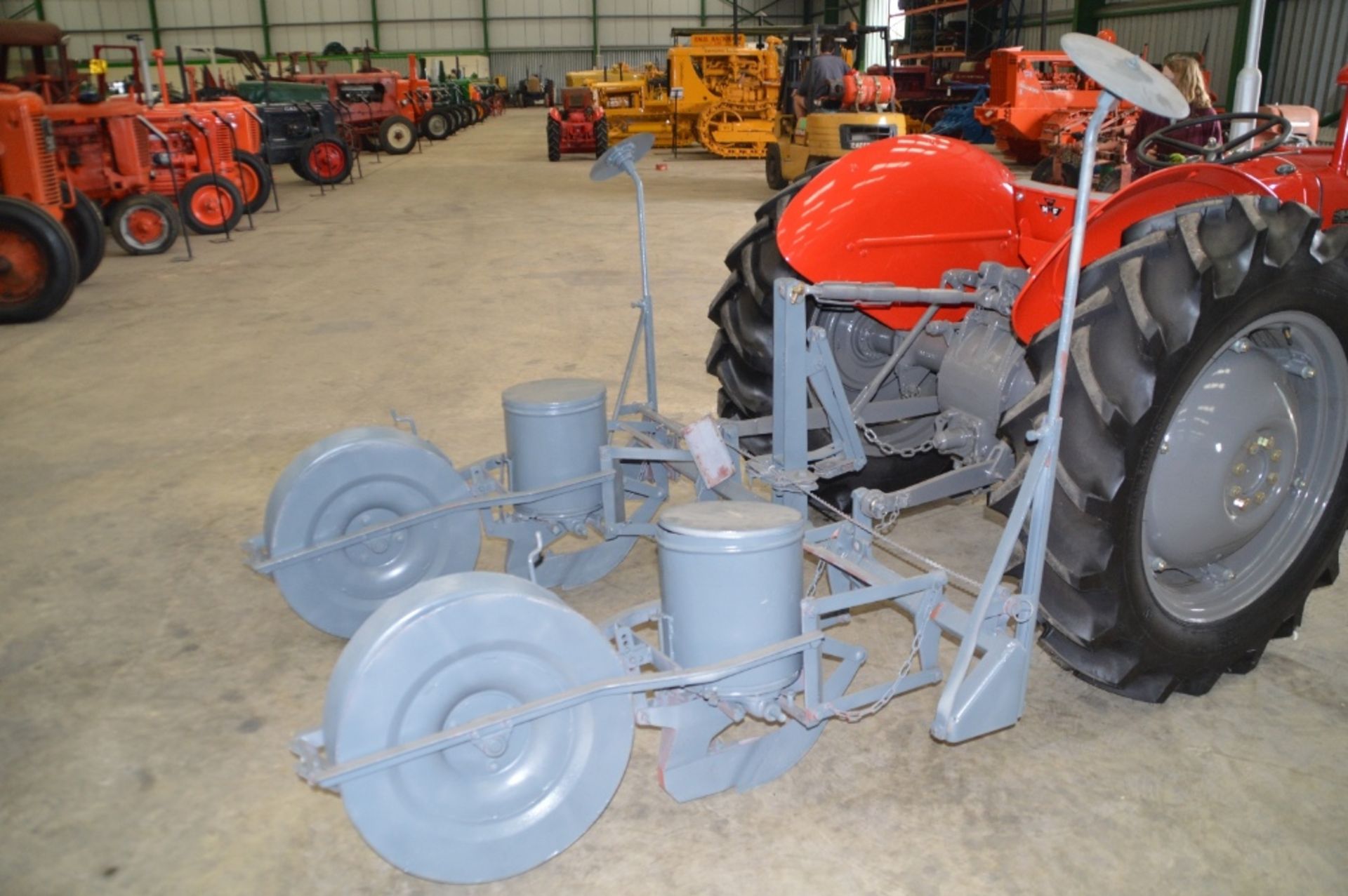 Ferguson (USA) 2row corn planter with flat land drill roll and disc bout markers, D-PO-10 Sn. 1606 - Image 2 of 3