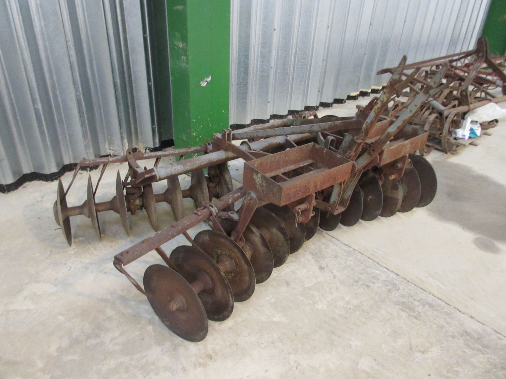 Massey Ferguson Type 732 mounted 6ft tandem discs