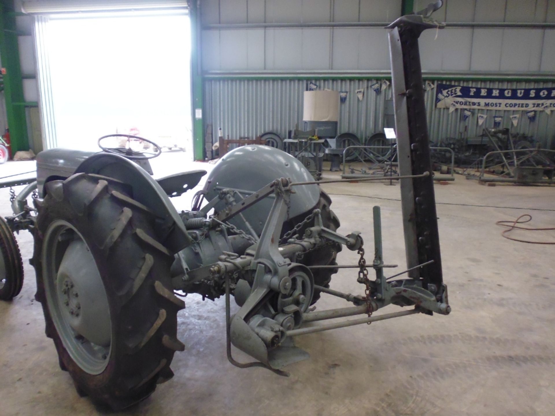 1947 FERGUSON TE-20 4cylinder petrol TRACTOR Reg No: 459 XUD Serial No: TE15596 The Ferguson TE- - Image 5 of 8