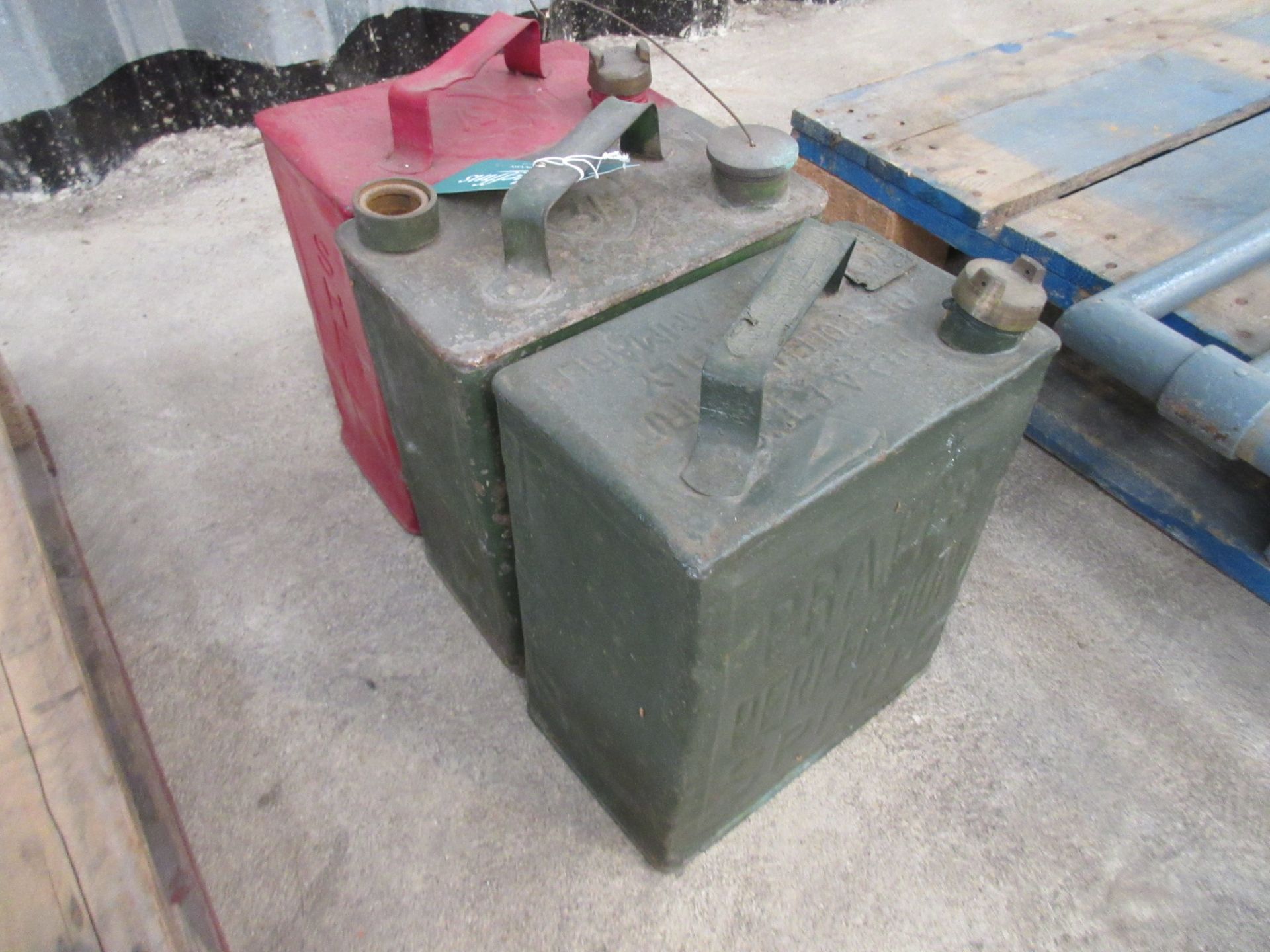 3no. 2gallon petrol cans to include Pratts, Shellmex and Shell Motor Spirit