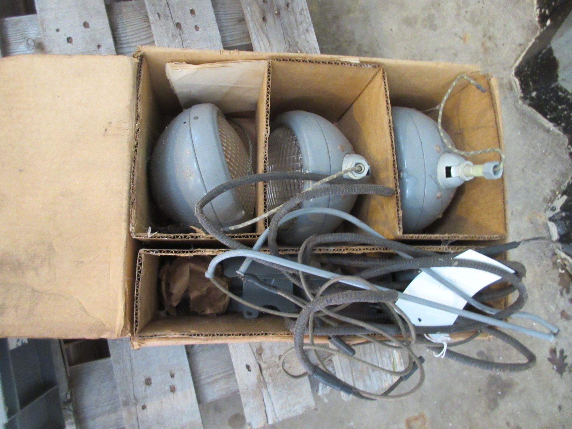 Full 6volt lighting set for TO-20, NOS boxed with wiring loom and instructions (USA), A-TO-76-A1