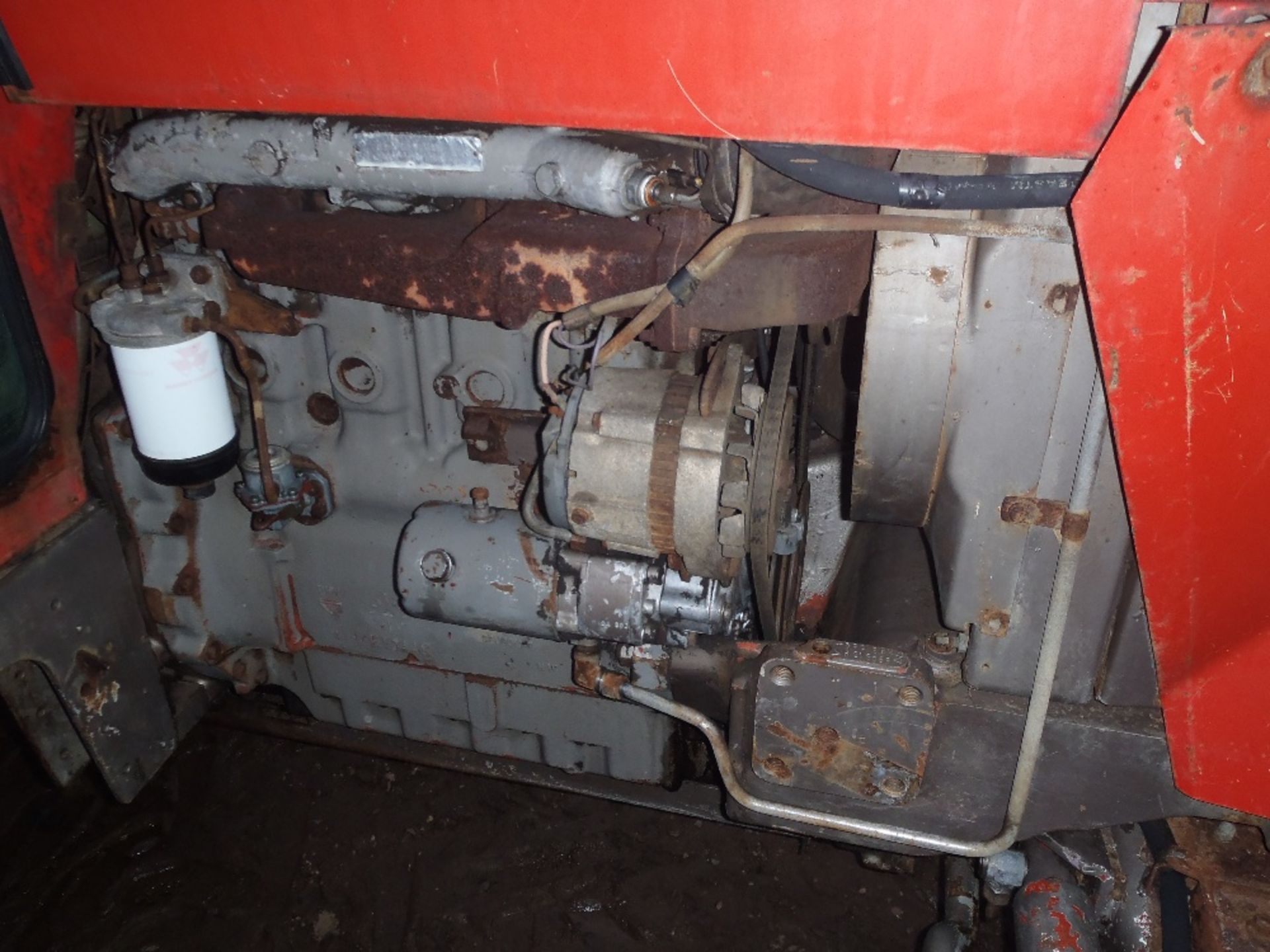 Massey Ferguson 590 4wd Tractor Power Steering. T Reg - Image 6 of 9