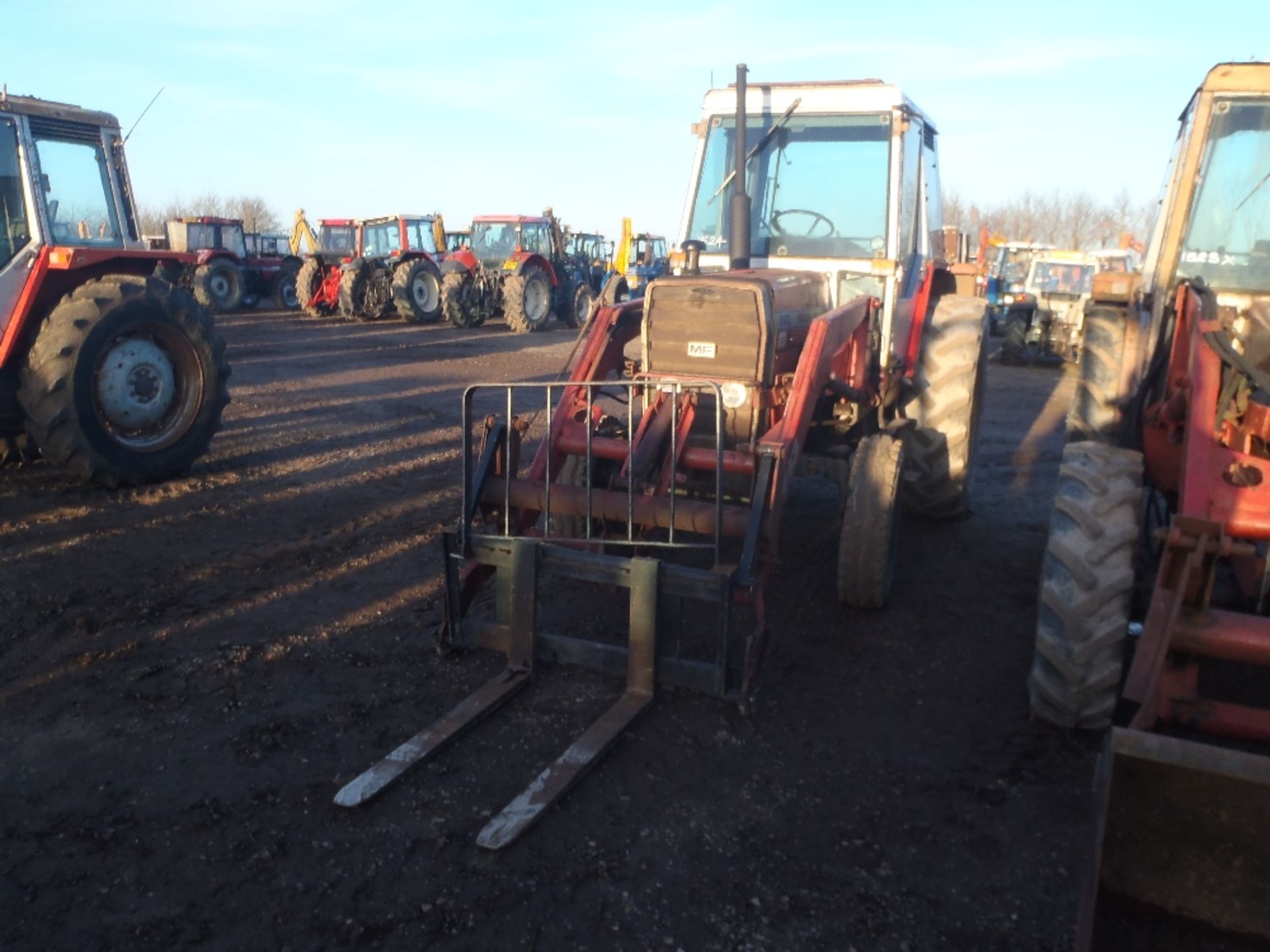 Massey Ferguson 690 2wd Tractor with Loader & Forks. 2550 Hrs. Reg No. SMO 725Y - Image 2 of 12