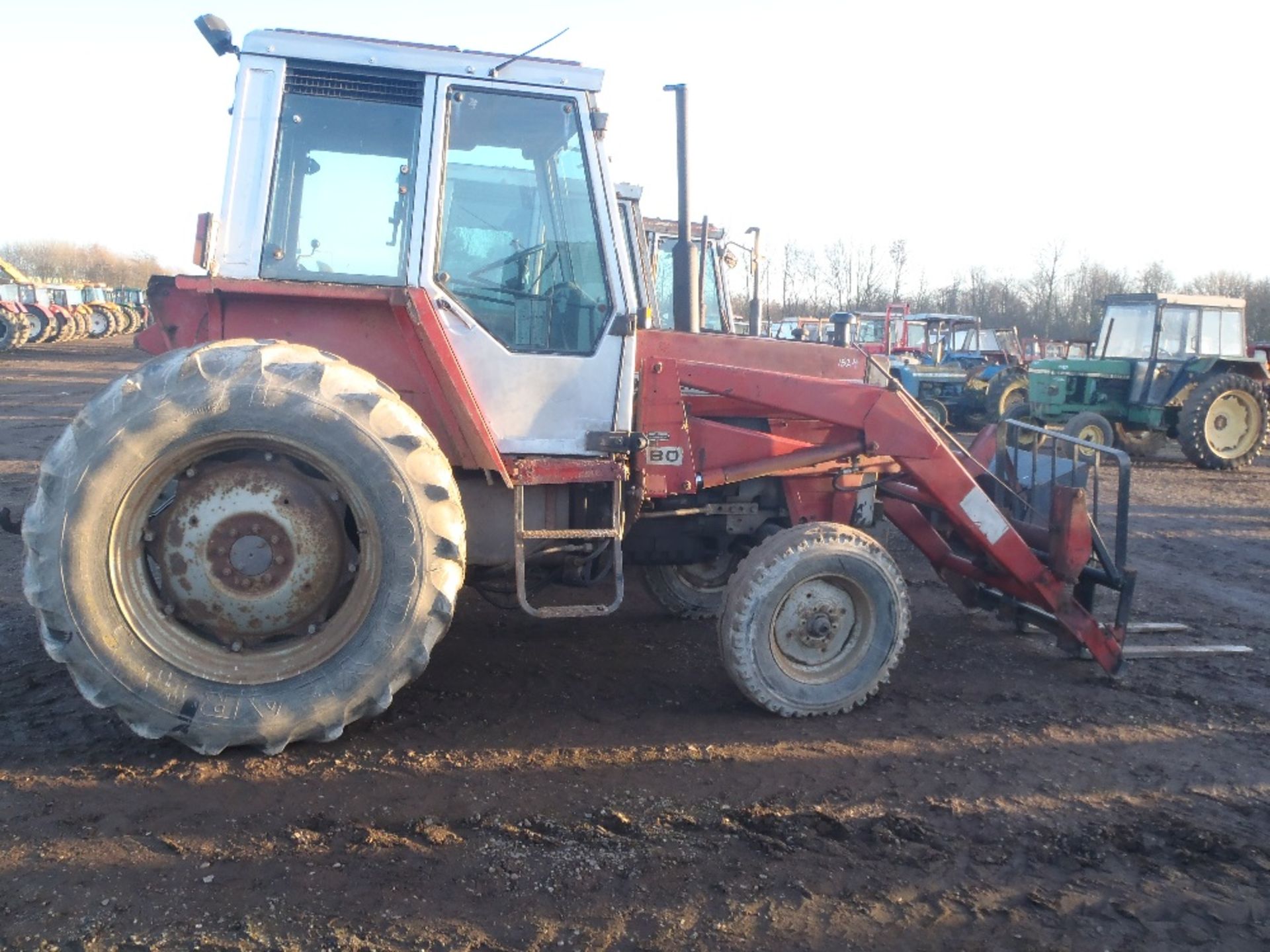 Massey Ferguson 690 2wd Tractor with Loader & Forks. 2550 Hrs. Reg No. SMO 725Y - Image 5 of 12