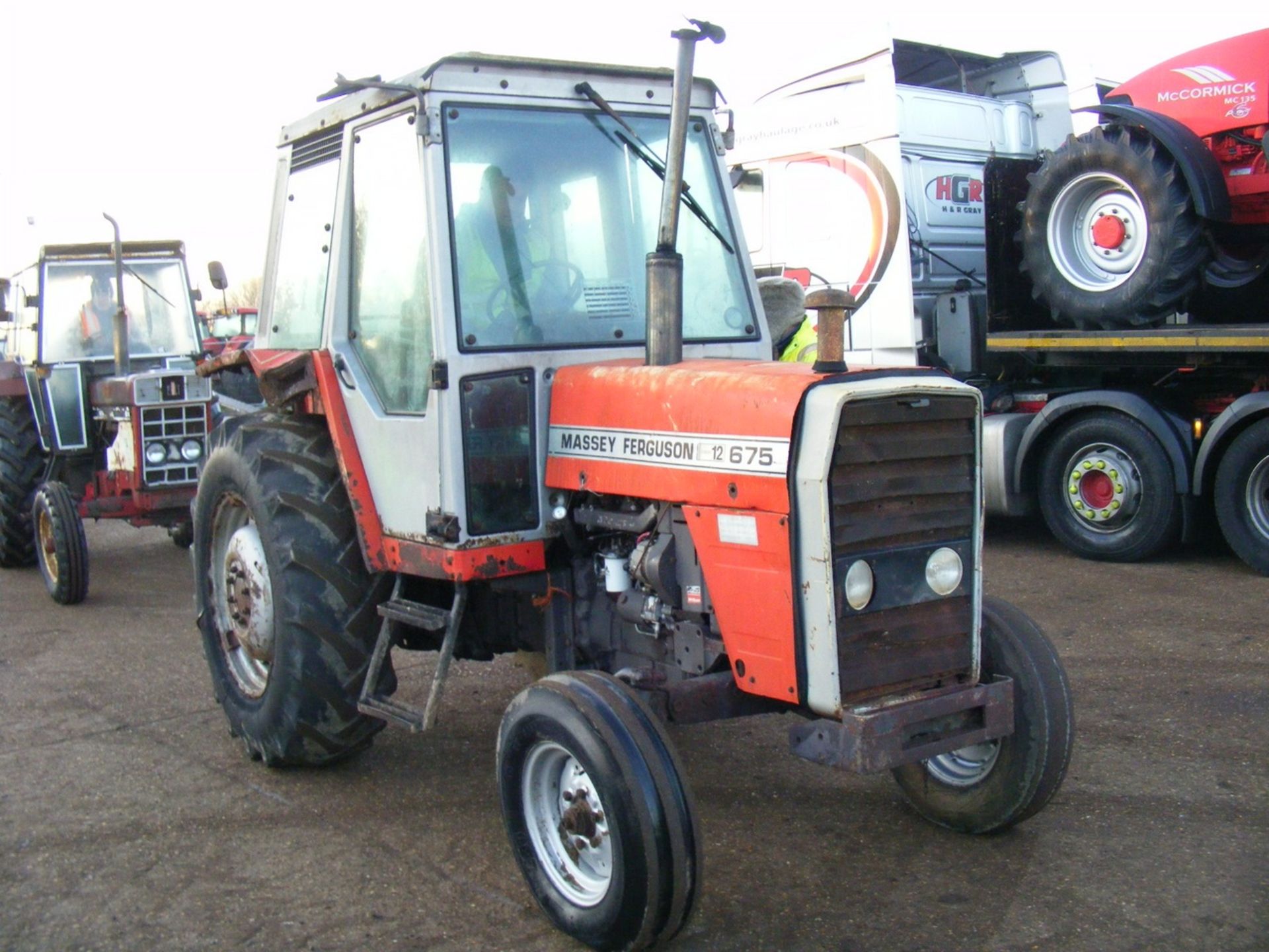 Massey Ferguson 675 Tractor with Standard Gearbox - Image 2 of 3