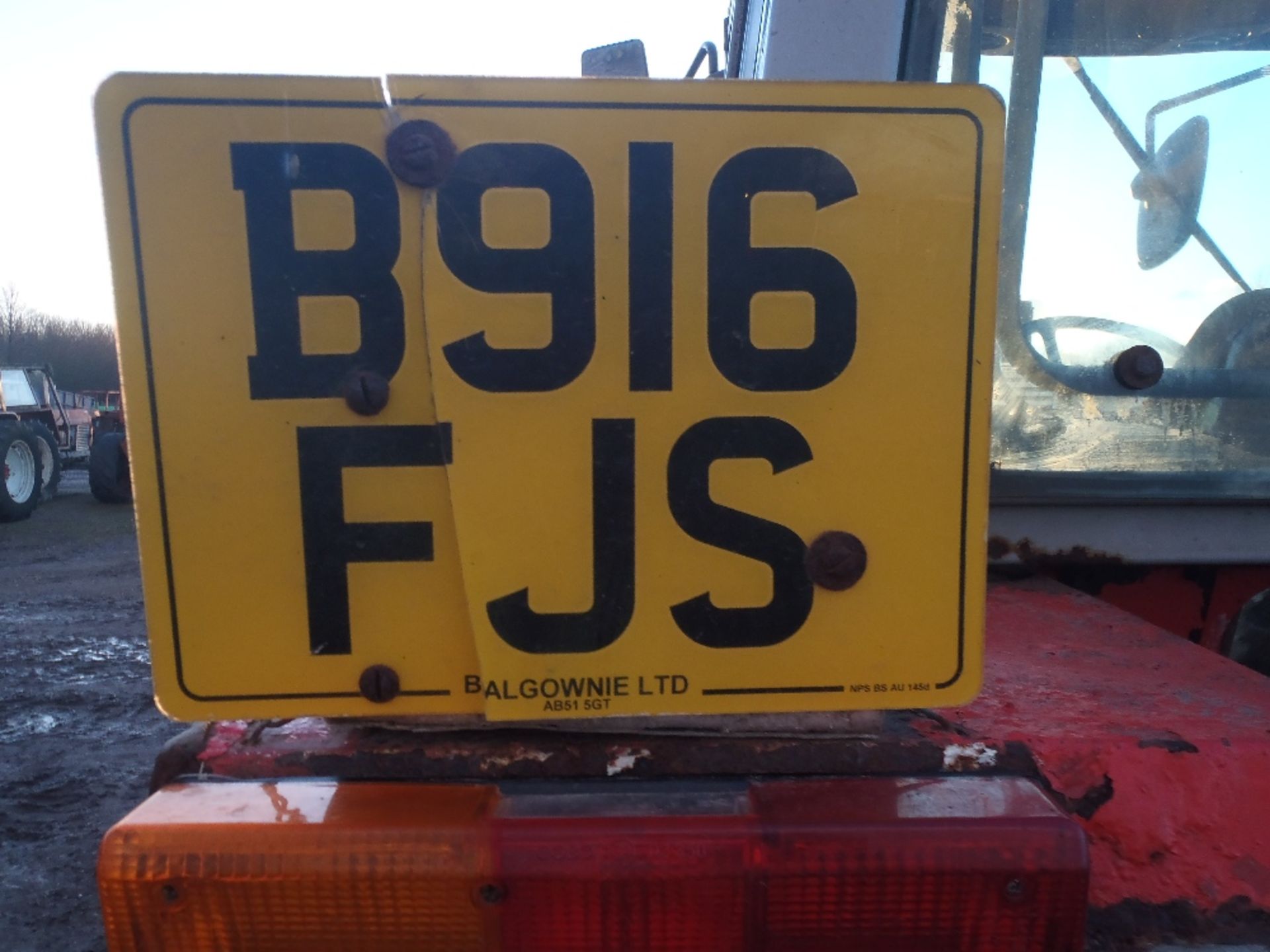 Massey Ferguson 675 Tractor with Loader. No V5. Reg.No. B916 FJS Ser No T181013 - Image 6 of 6