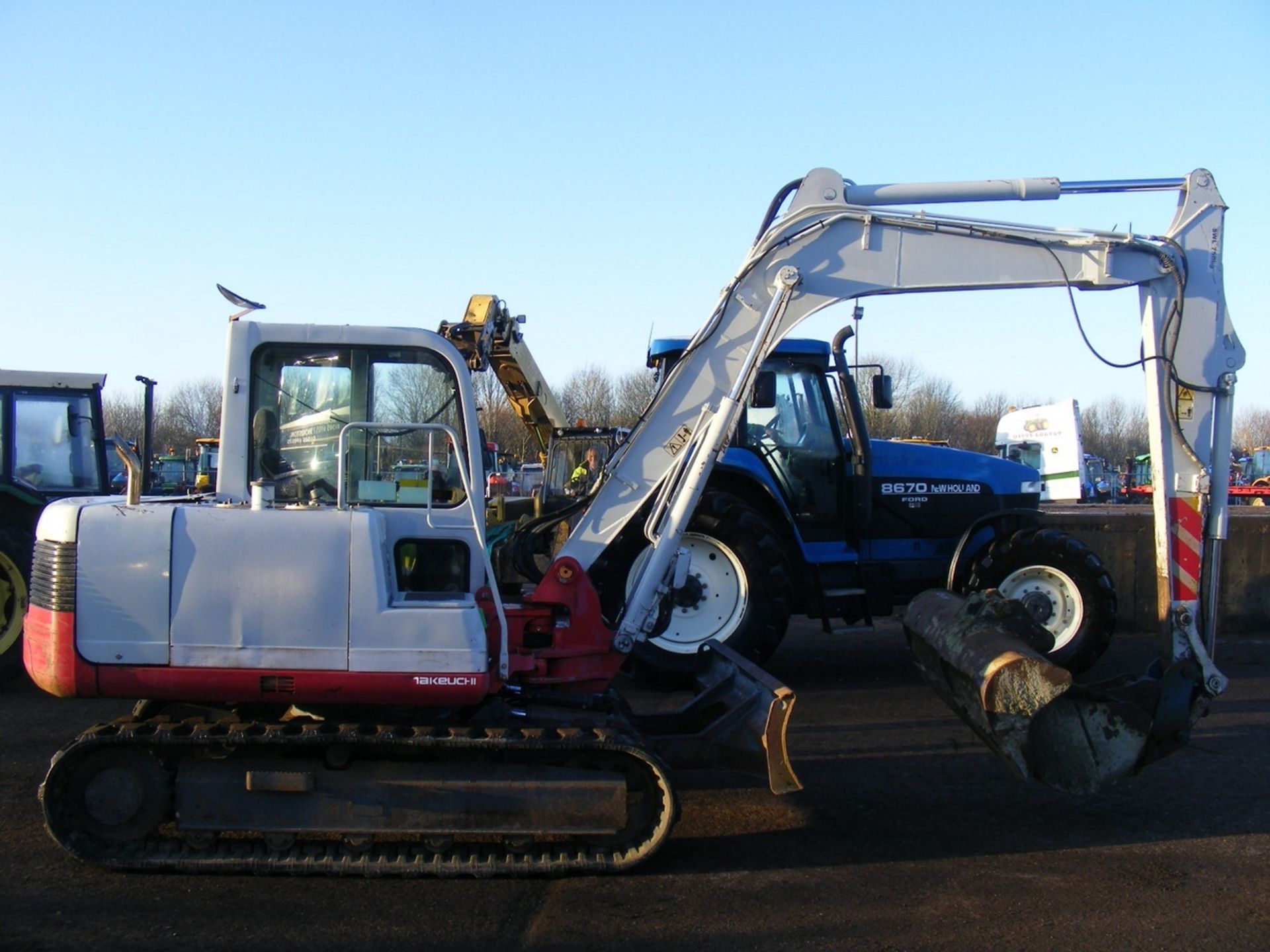 1998 JCB 3CX Manual Non Turbo With Pipework, Quick Fit Bucket. Hammer. V5 will be supplied. Ex - Image 6 of 8
