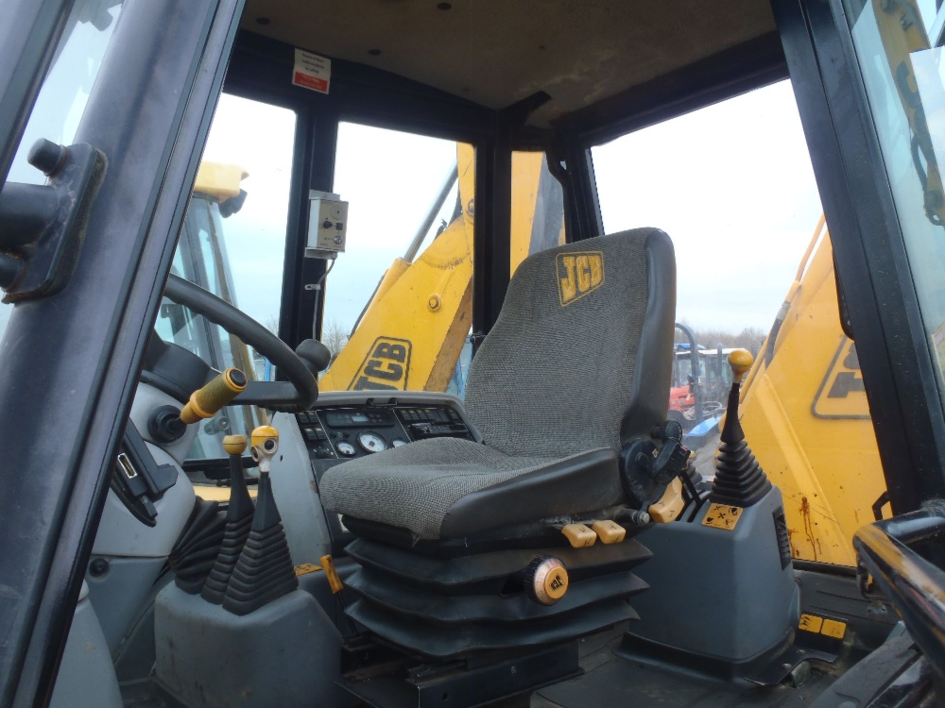 1998 JCB 3CX Manual Non Turbo With Pipework, Quick Fit Bucket. Hammer. V5 will be supplied. Ex - Image 7 of 8