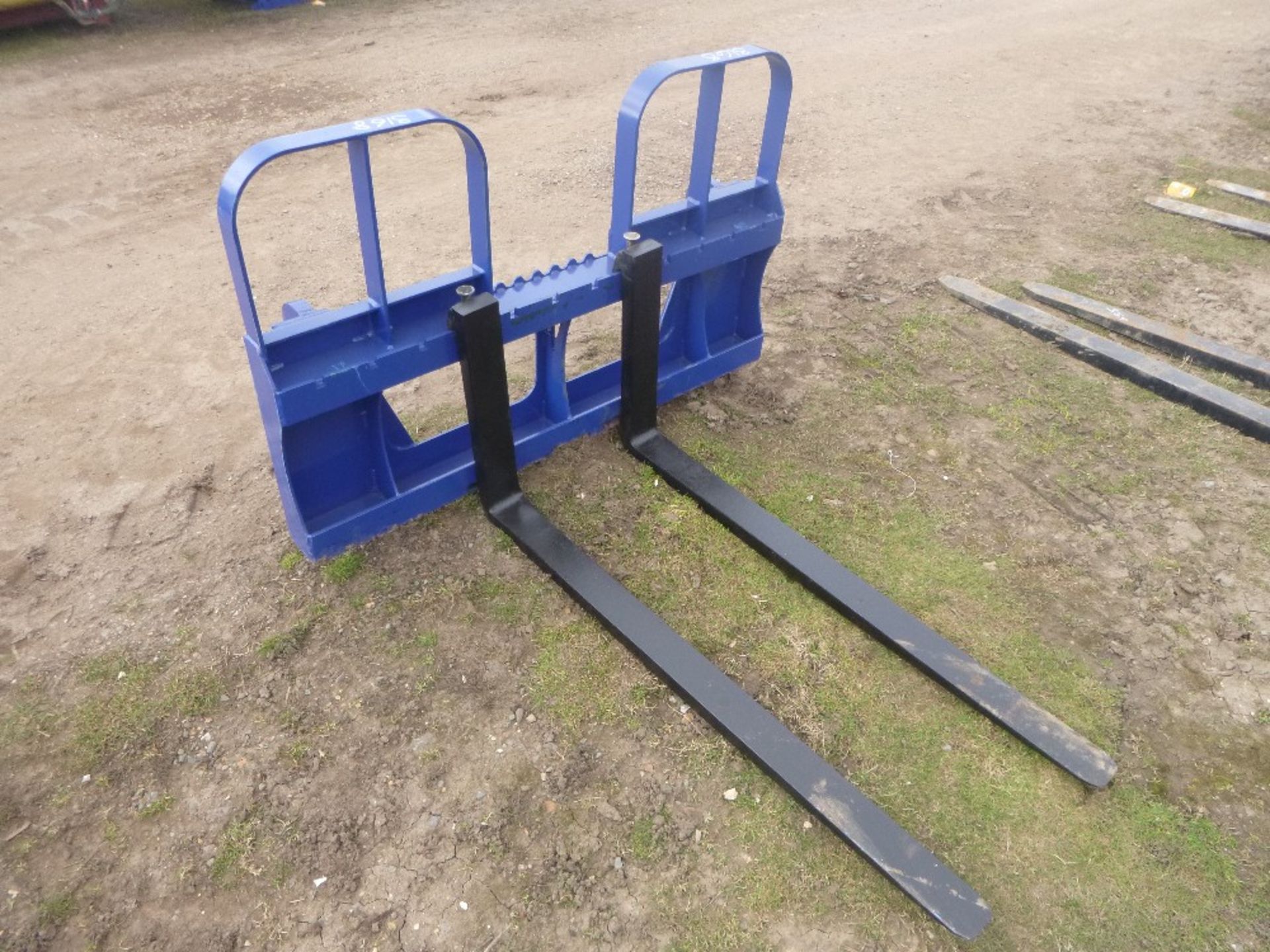 Pallet Forks with Euro 8 Brackets - Image 2 of 2