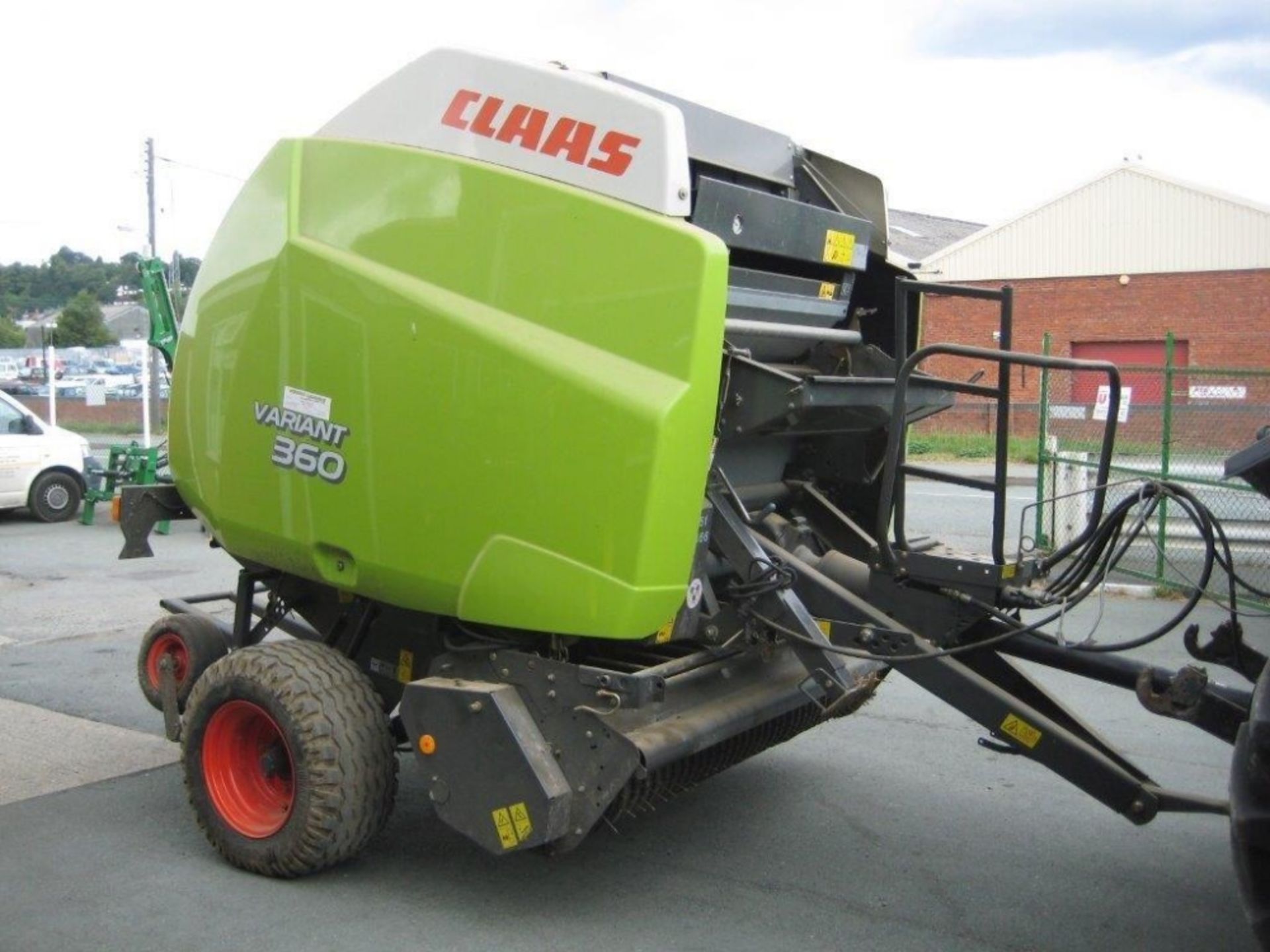 2007 Claas Variant 360 Round Baler with Rotor Feeder.  Bale count: Approx 12,000 bales.  Ser.No. - Image 2 of 4