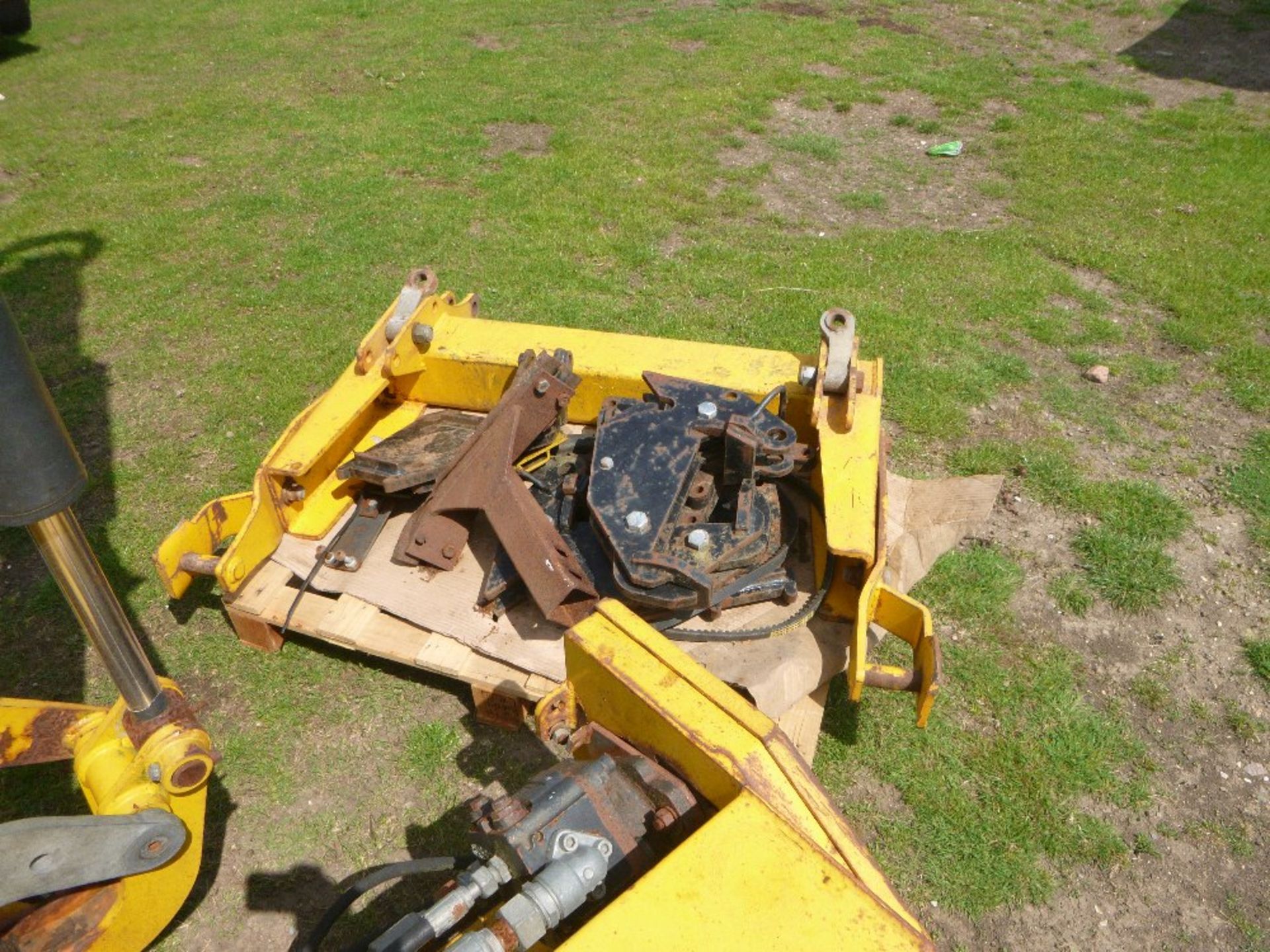 2004 Shelbourne Reynolds Linkage Mounted  Hedgecutter with Hyd Extending Dipper - Image 5 of 5