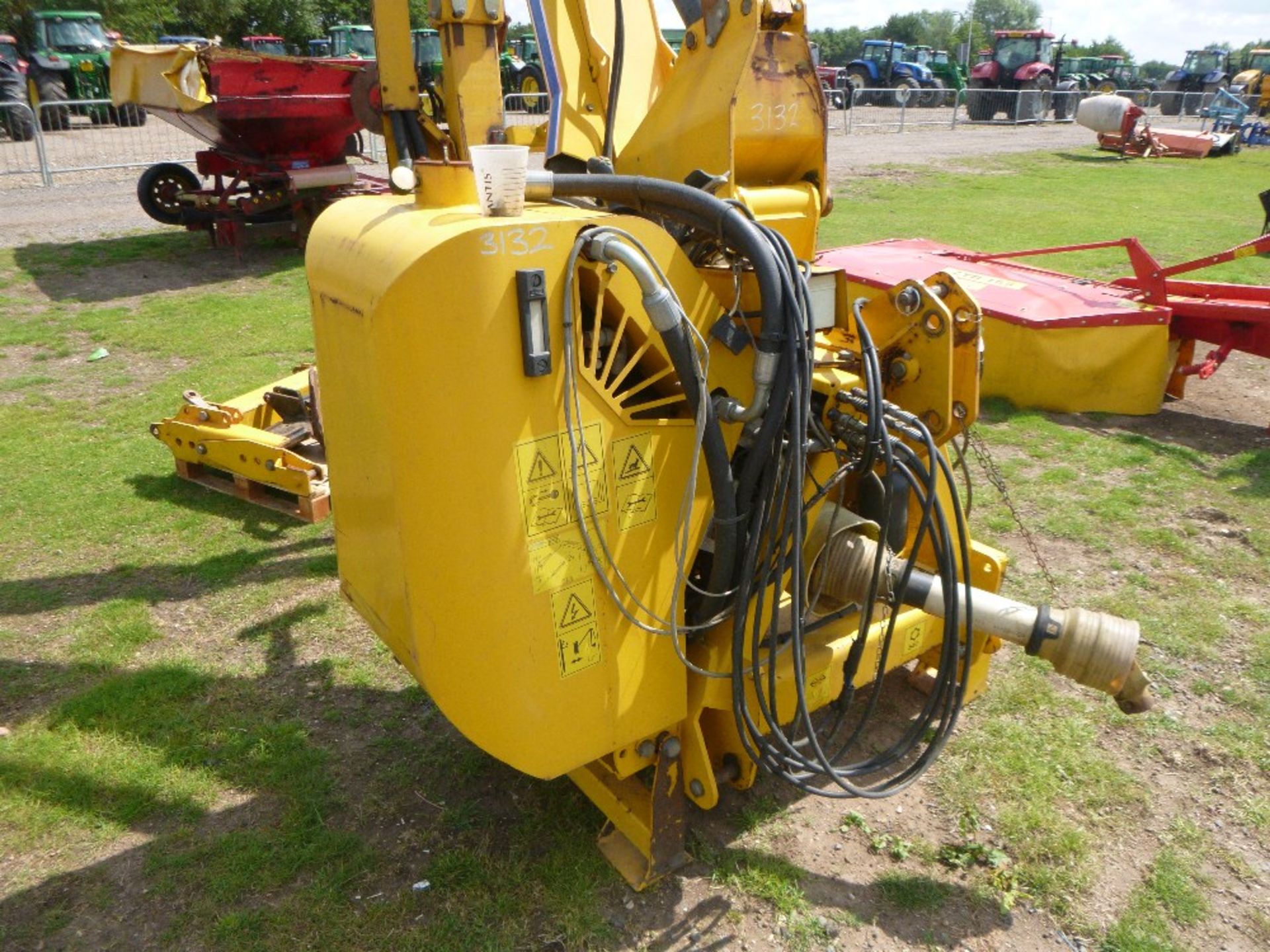 2004 Shelbourne Reynolds Linkage Mounted  Hedgecutter with Hyd Extending Dipper - Image 3 of 5