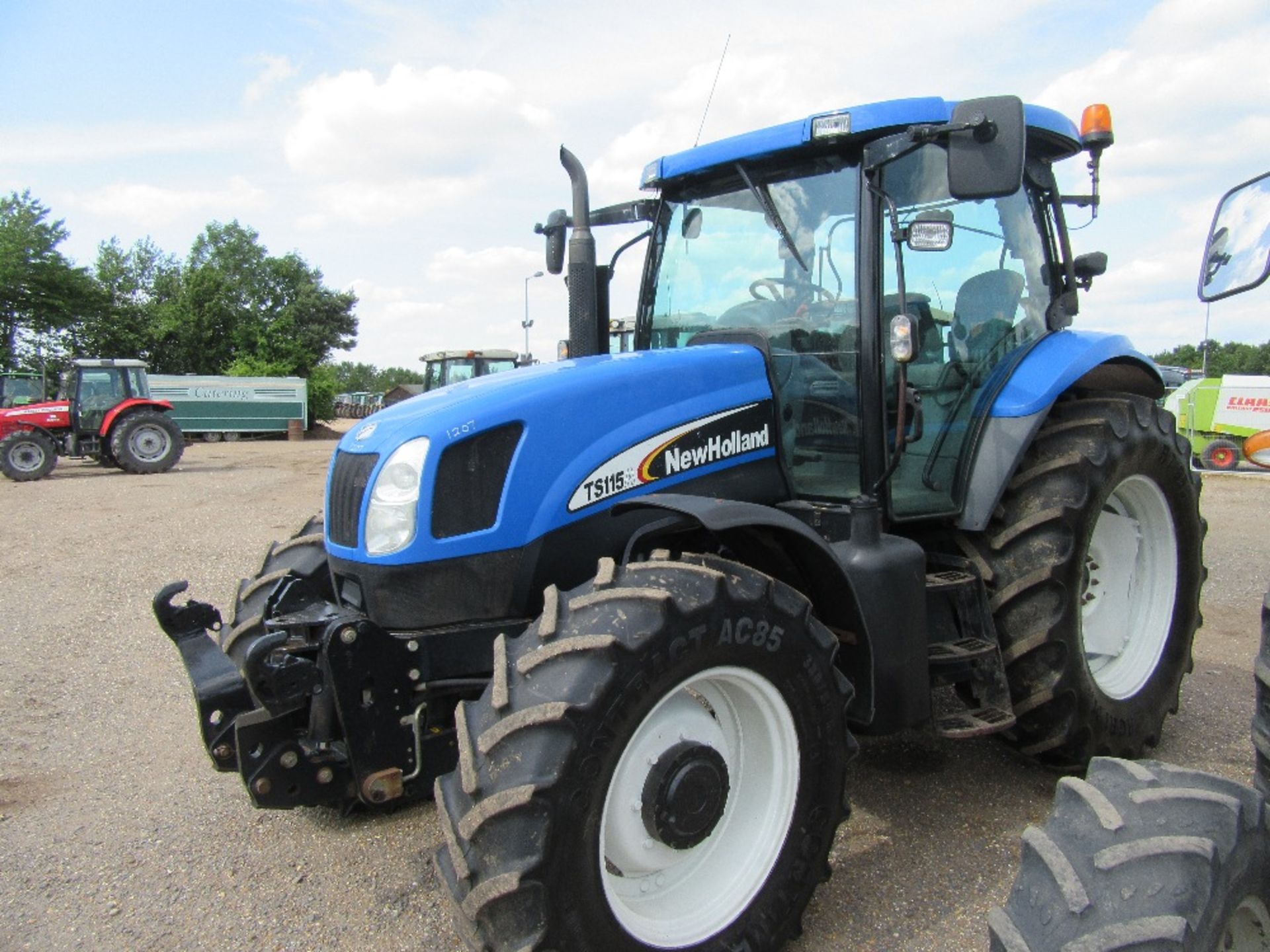 2004 New Holland TSA115 Tractor. V5 will be supplied. Reg.No. NX04 RXW Ser No ACP234025 - Image 2 of 28