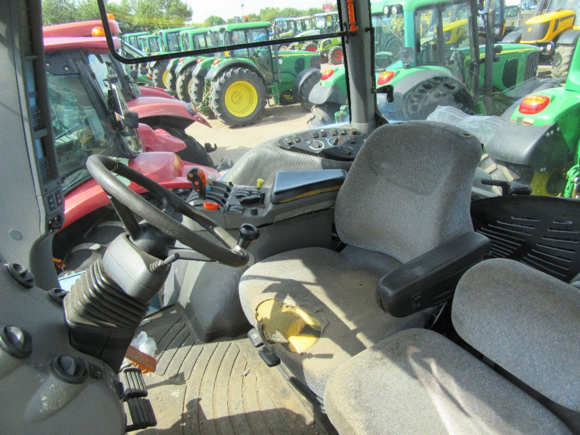 2006 New Holland TG285 Tractor. 9530 hrs. No V5. Ser.No. DEG0010861 - Image 9 of 13