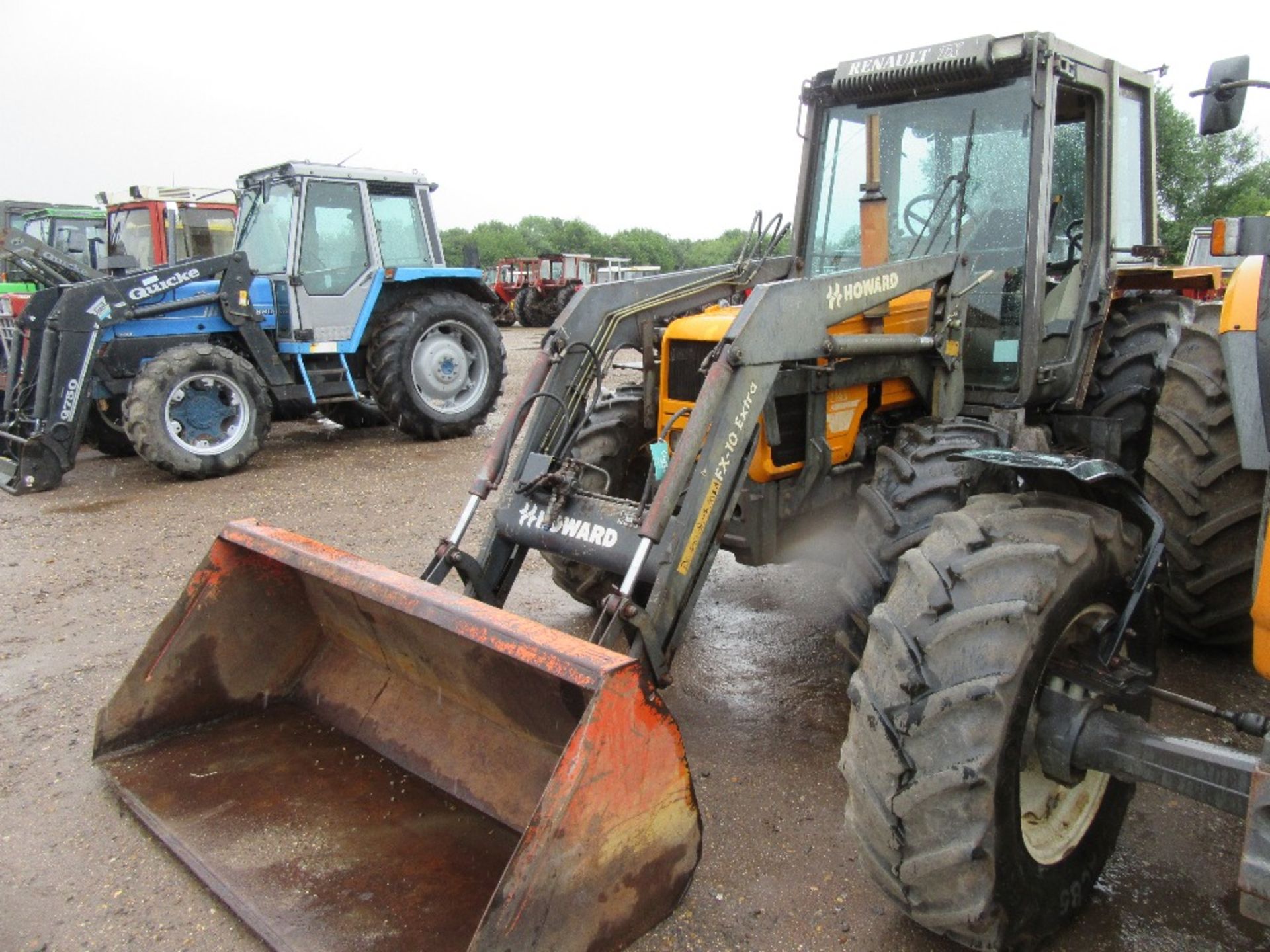 Renault 75-34 4wd Tractor with Howard FX10 Quick Release Loader & Bucket