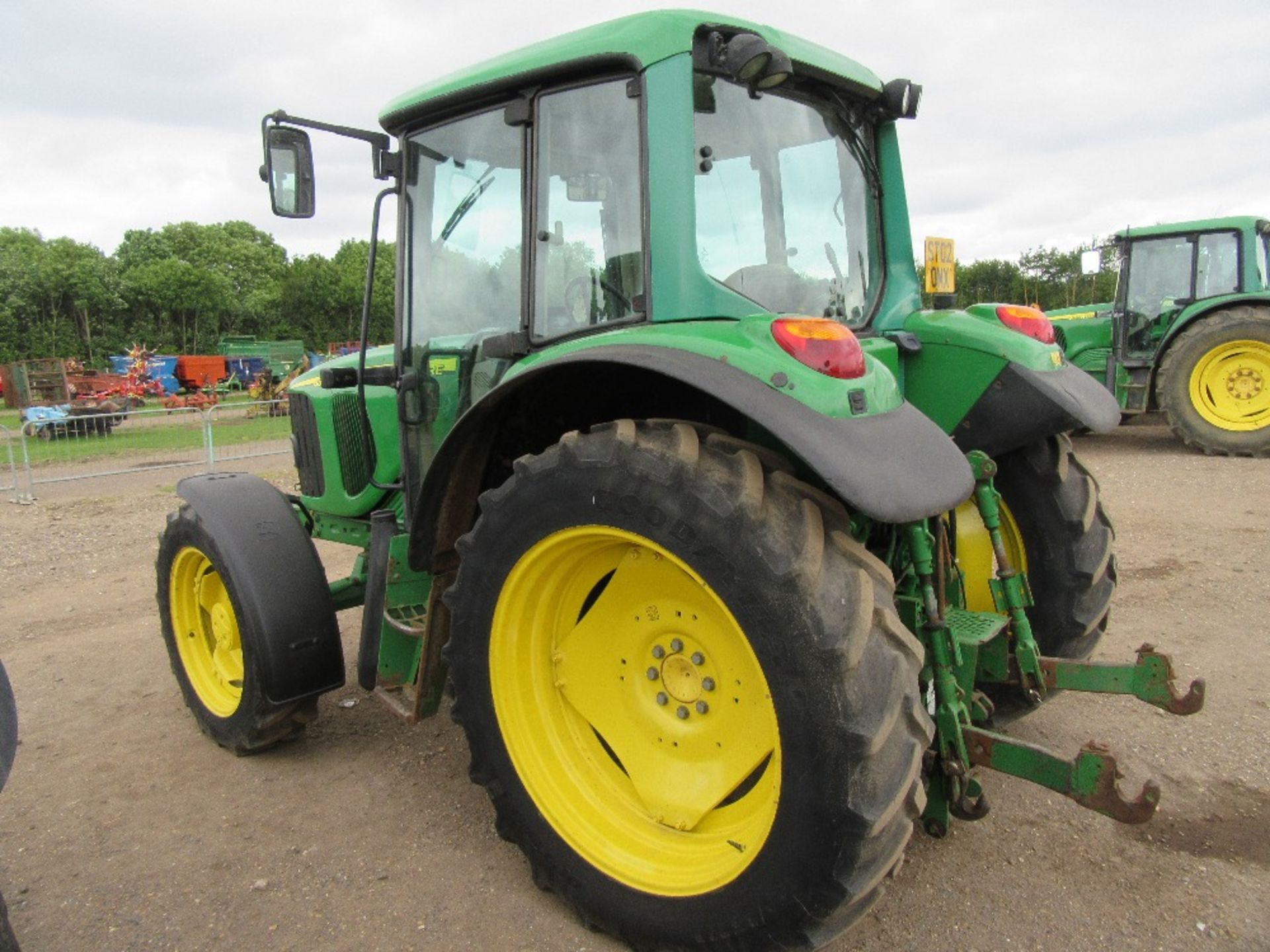 2002 John Deere 6320 Power Quad 40kph Tractor with Air Con.  Reg.No. ST02 OMY  Ser.No. 335961 - Image 4 of 12