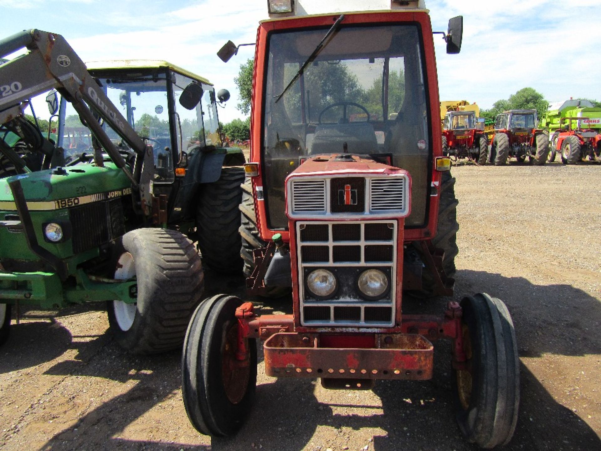 International 885XL 2wd  Tractor. V5 will be supplied. Reg.No.B748 GHR Ser No B0031114 - Image 2 of 10
