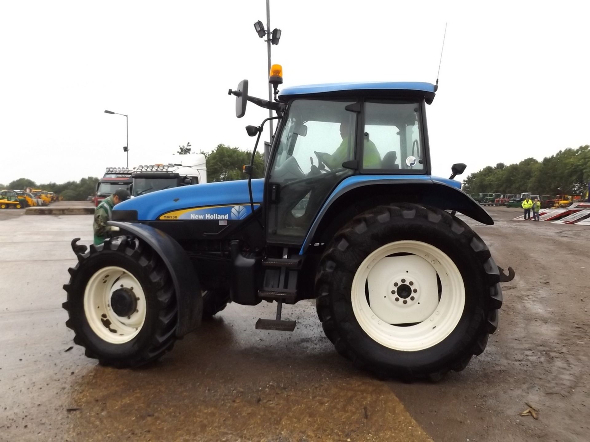 New Holland TM130 Range Command Tractor with Air Brakes. V5 will be supplied. Reg.No. MX57 GUE - Image 3 of 7