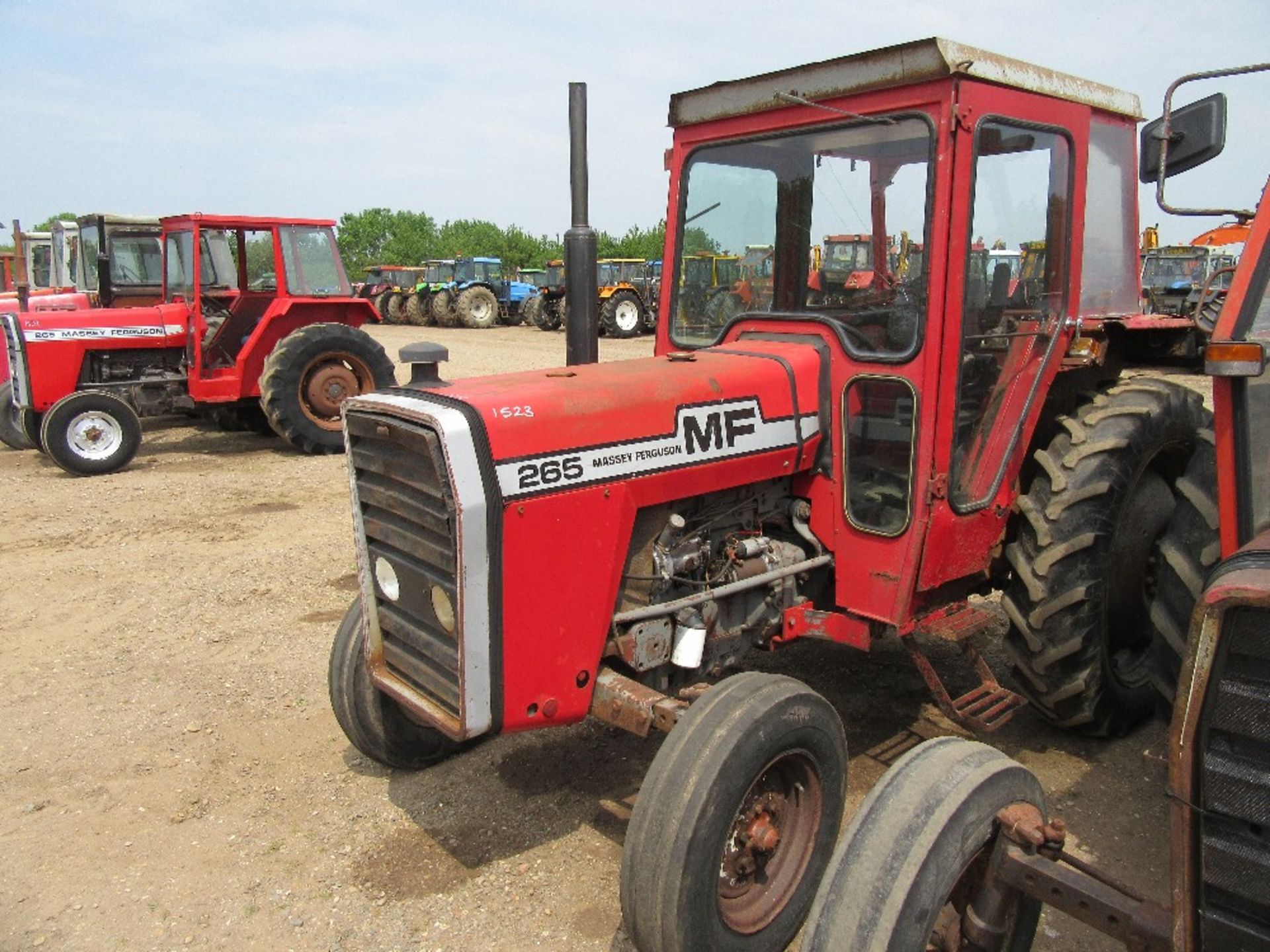 Massey Ferguson 265 Tractor