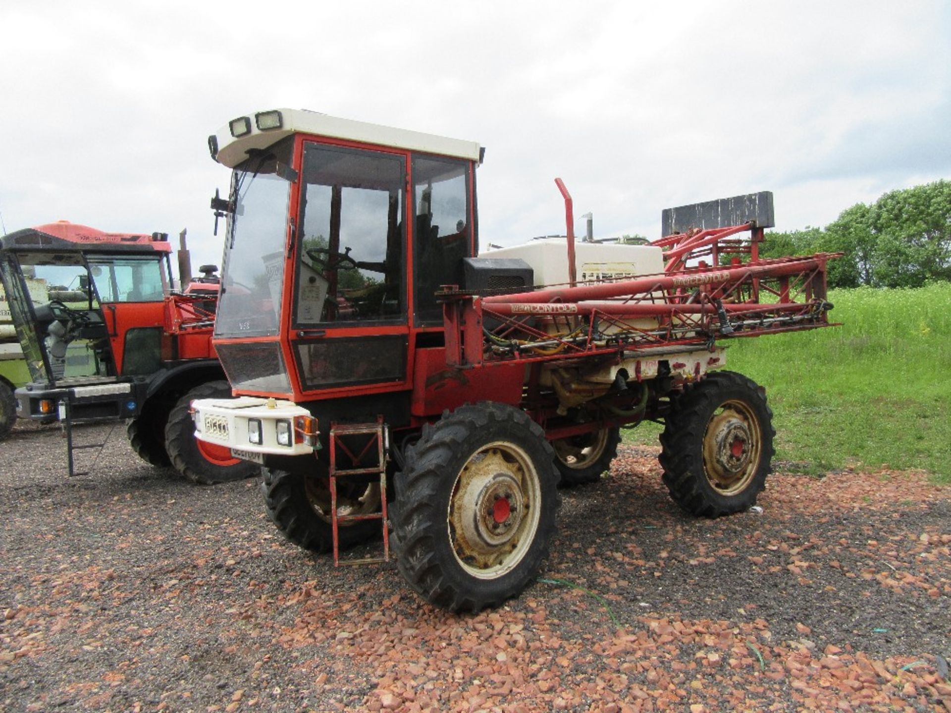 Bateman Hi Lo Contour 24m Sprayer. V5 will be supplied