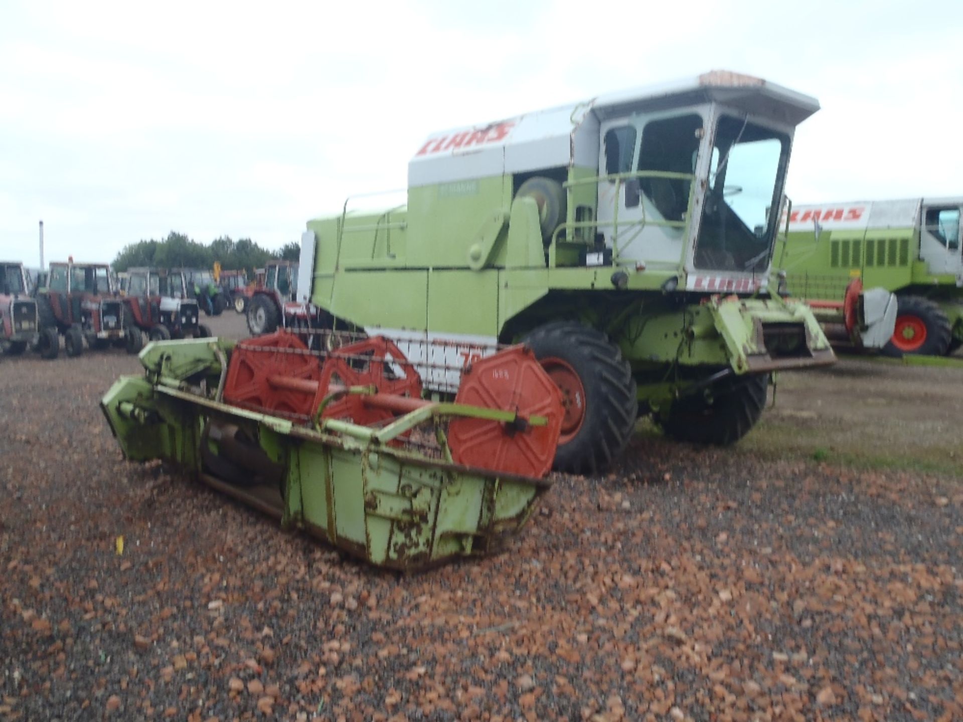 Claas 76 Combine Harvester with Perkins Engine & 12ft Header. 2644 hrs Ser No 84000345 - Image 3 of 8