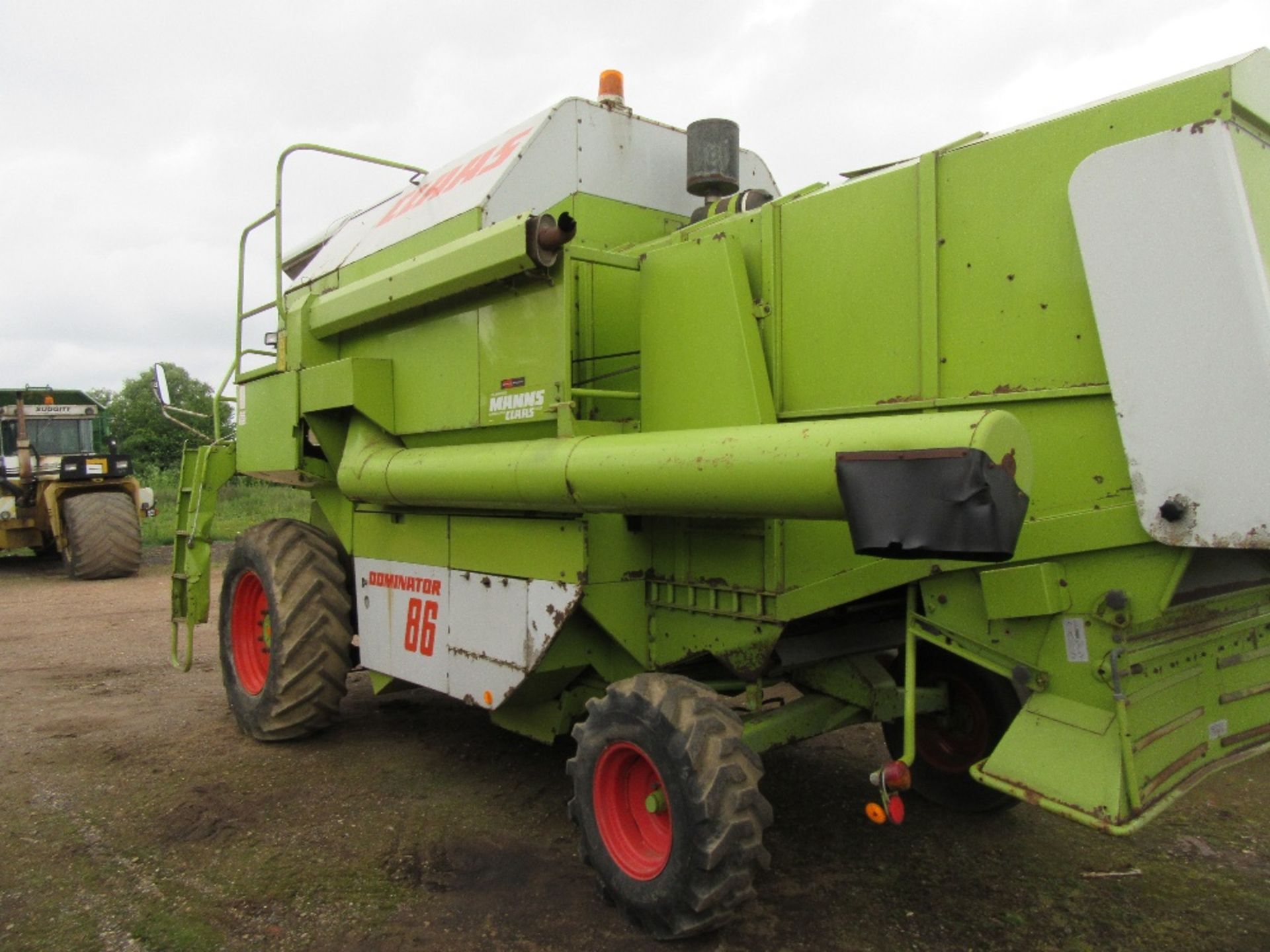 Claas 86 Dominator Combine with 15ft Header - Image 2 of 8