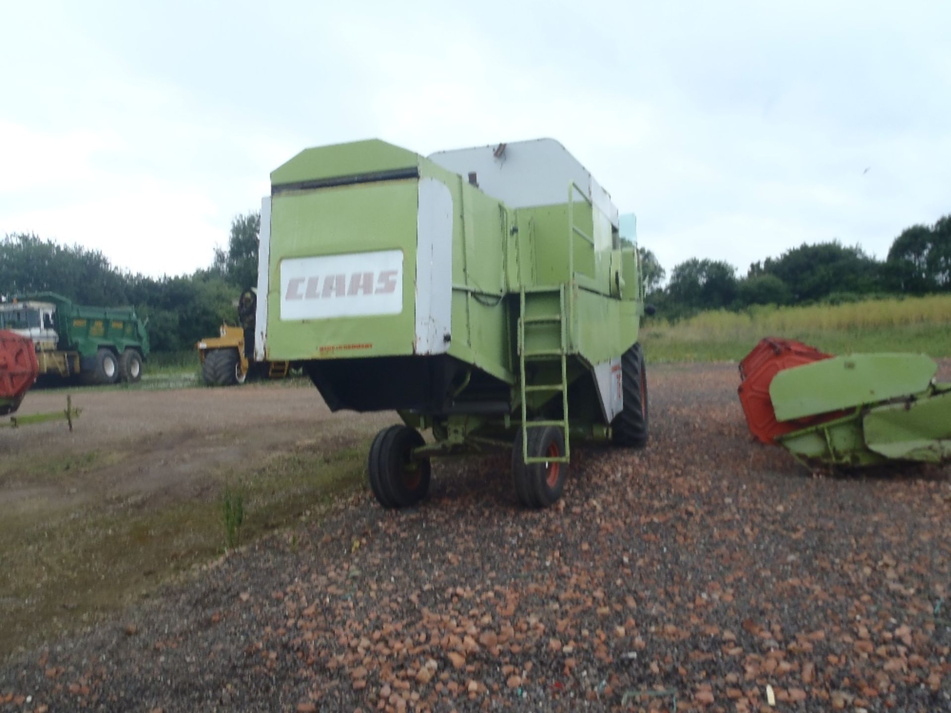 Claas 76 Combine Harvester with Perkins Engine & 12ft Header. 2644 hrs Ser No 84000345 - Image 4 of 8