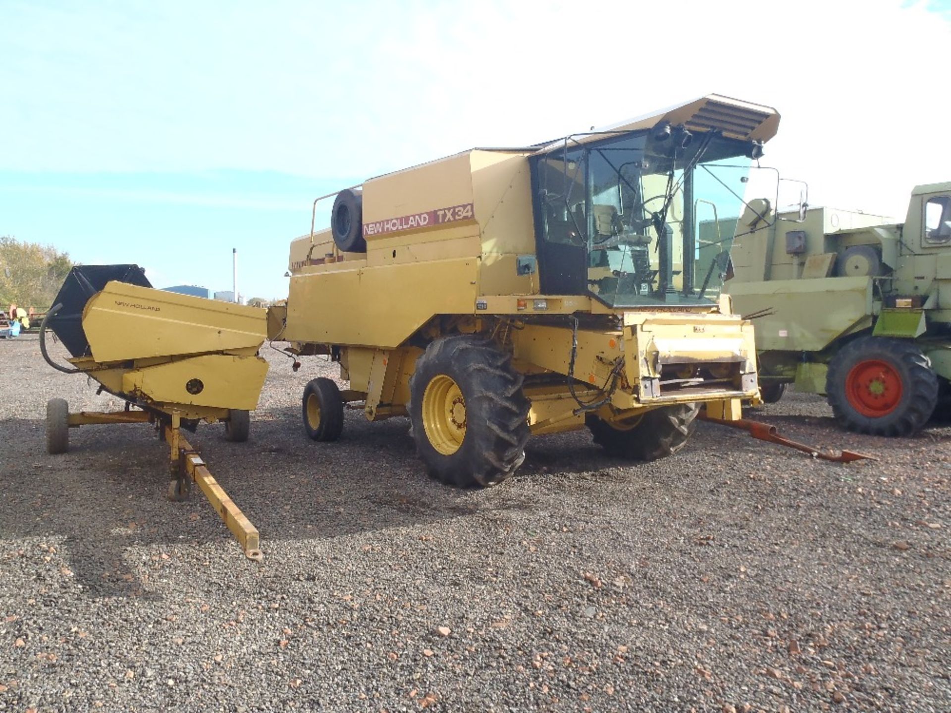 New Holland TX 34 Combine Reg.No. L950 RPU Ser.No. 7552016 - Image 4 of 16