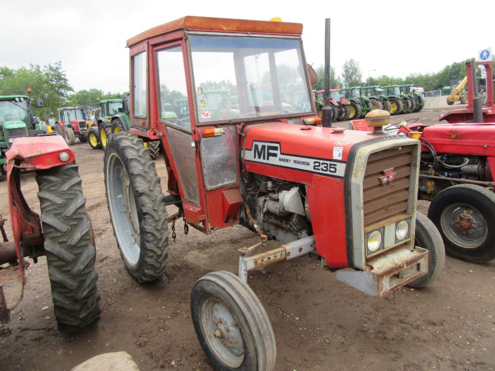 Massey Ferguson 235 Tractor with Cab, Rowcrop Wheels & Tyres - Image 2 of 4