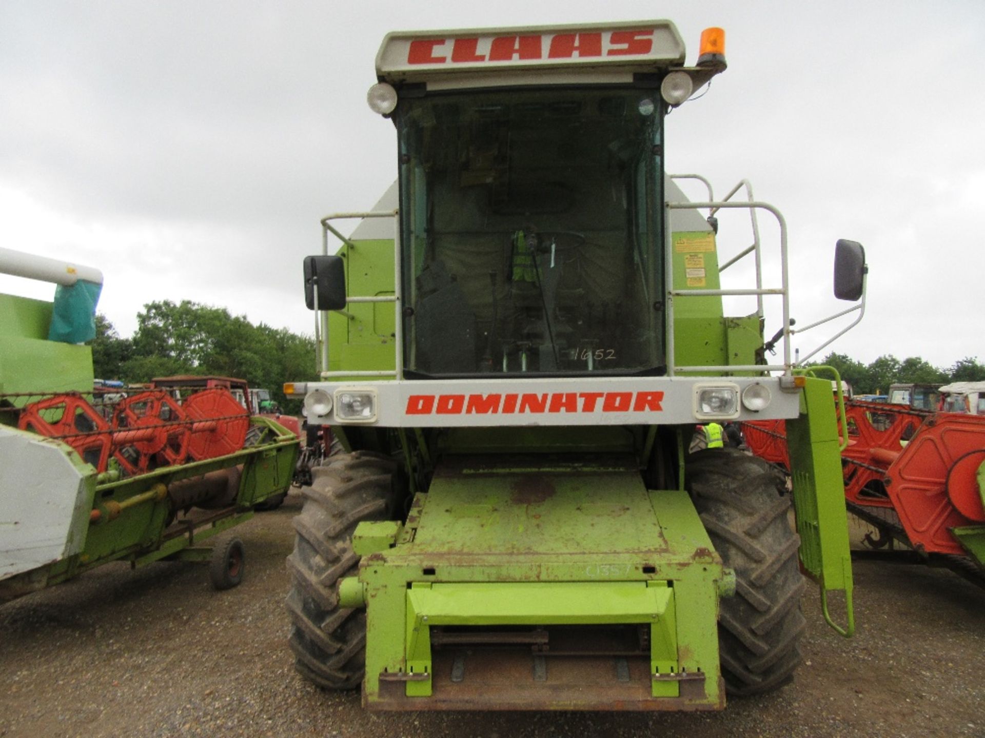 Claas 98 Dominator Combine with 15ft Header - Image 4 of 8