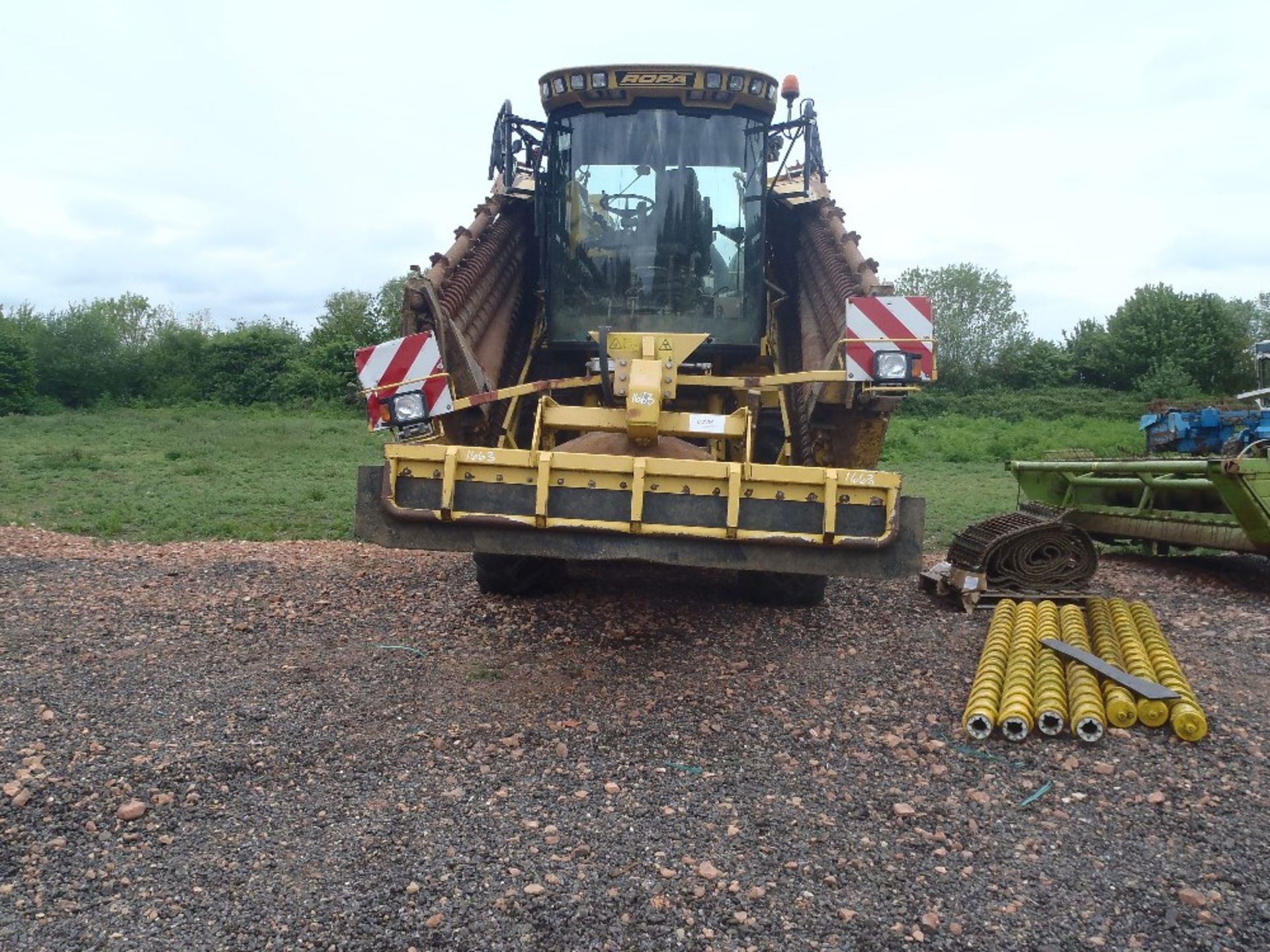 Ropa Maus High Capacity Self Propelled Sugar Beet Cleaner/Loader, Plus Qty of Spares. V5 will be - Image 13 of 14