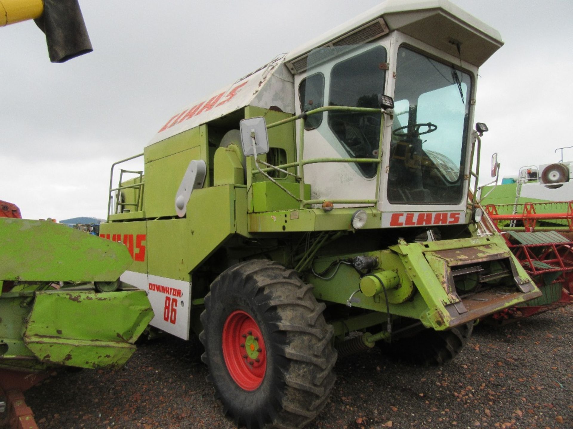 Claas Dominator 86 Combine Harvester with Chopper & Header Trolley - Image 7 of 7