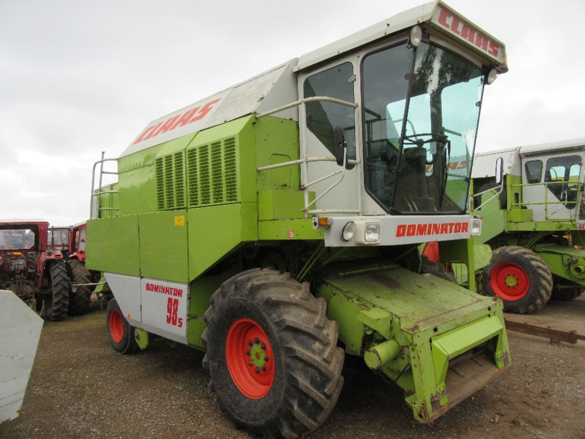 Claas 98 Dominator Combine with 15ft Header - Image 2 of 8