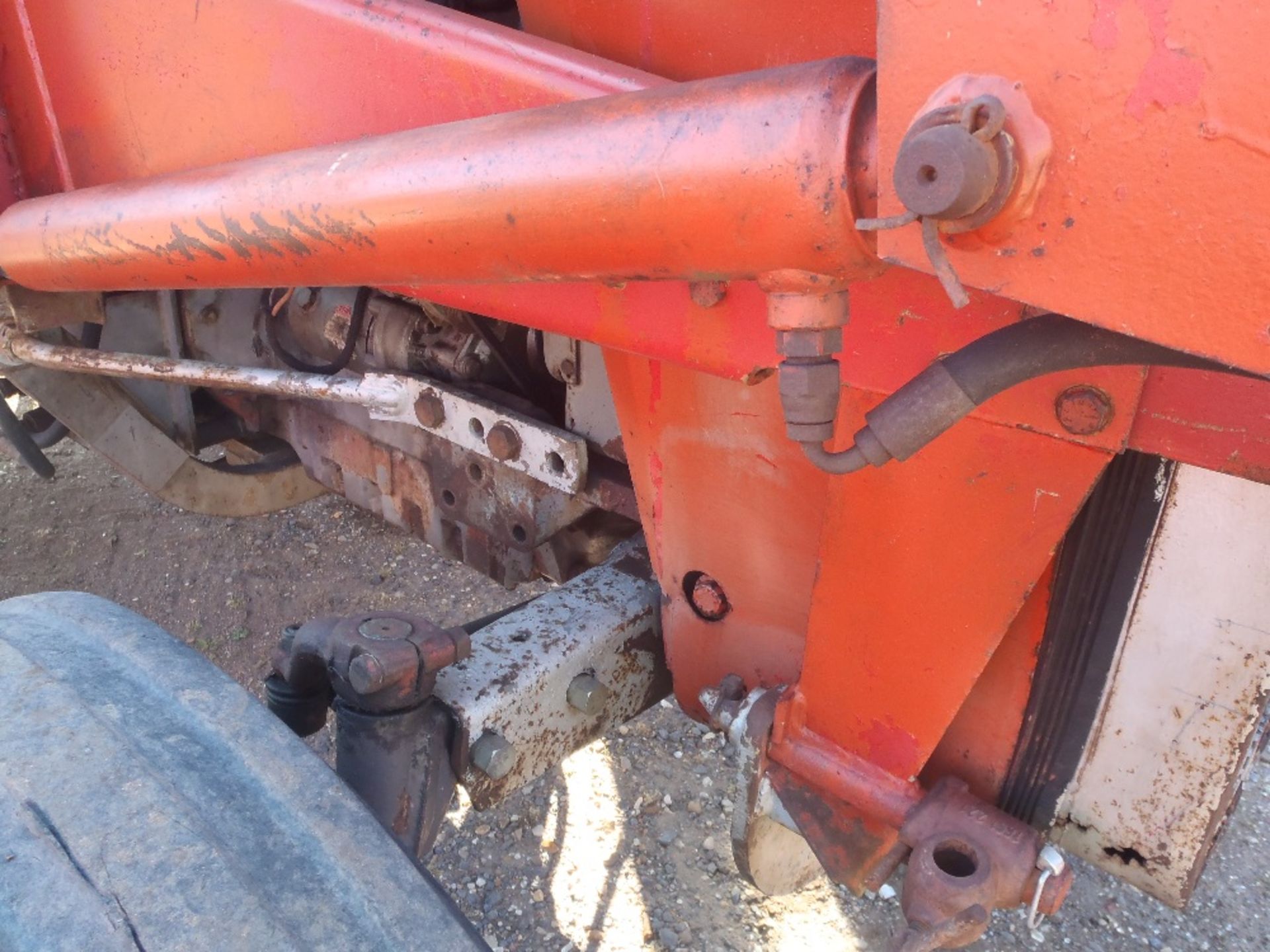 Massey Ferguson 565 2wd Tractor with Standard Gearbox & MF 80 Loader Reg No HYA 82T Ser No 655786 - Image 6 of 8