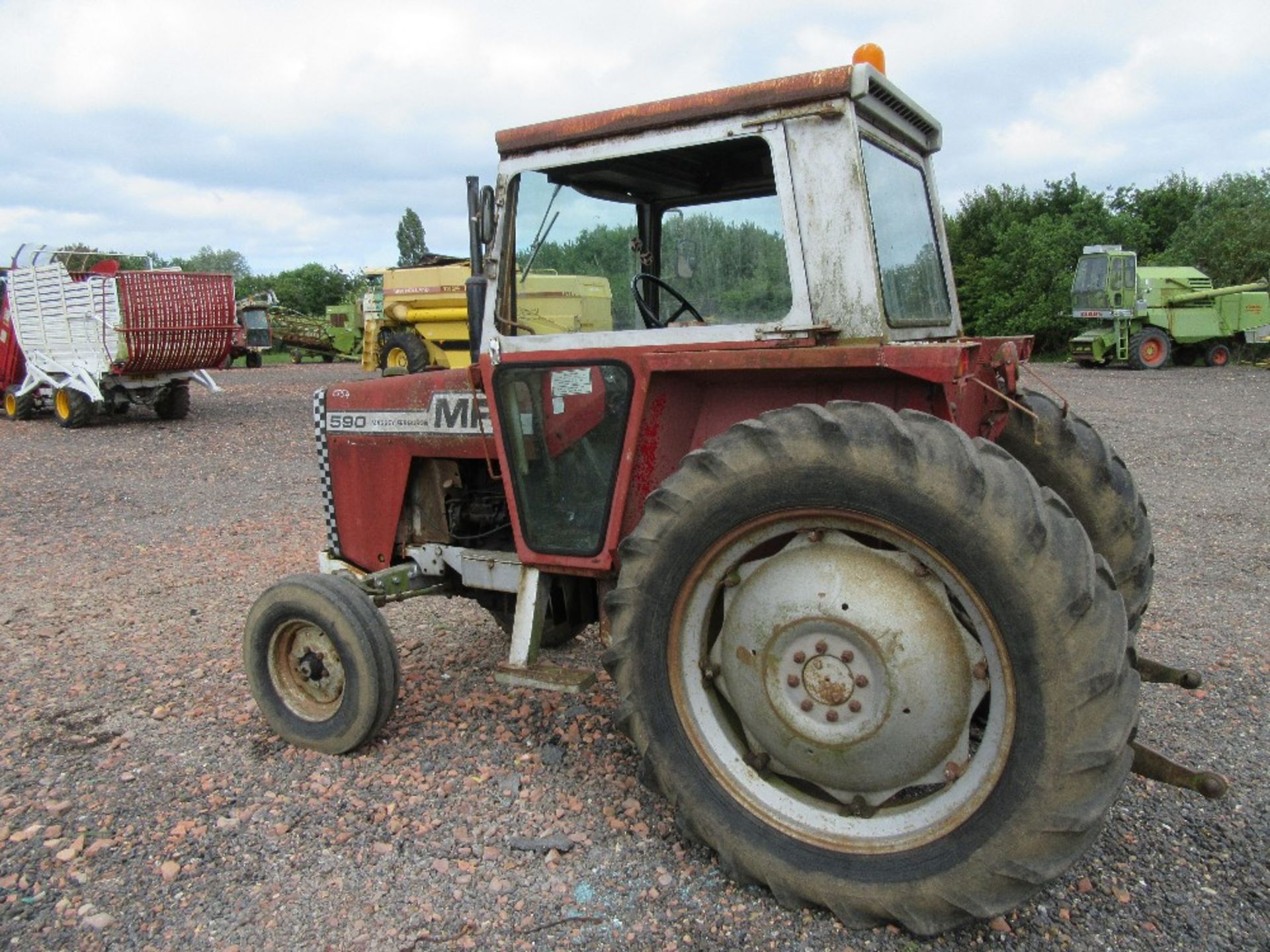 Massey Ferguson 590 Tractor. No V5. Reg.No. DRT 359T  Ser.No. 378776 - Image 4 of 5