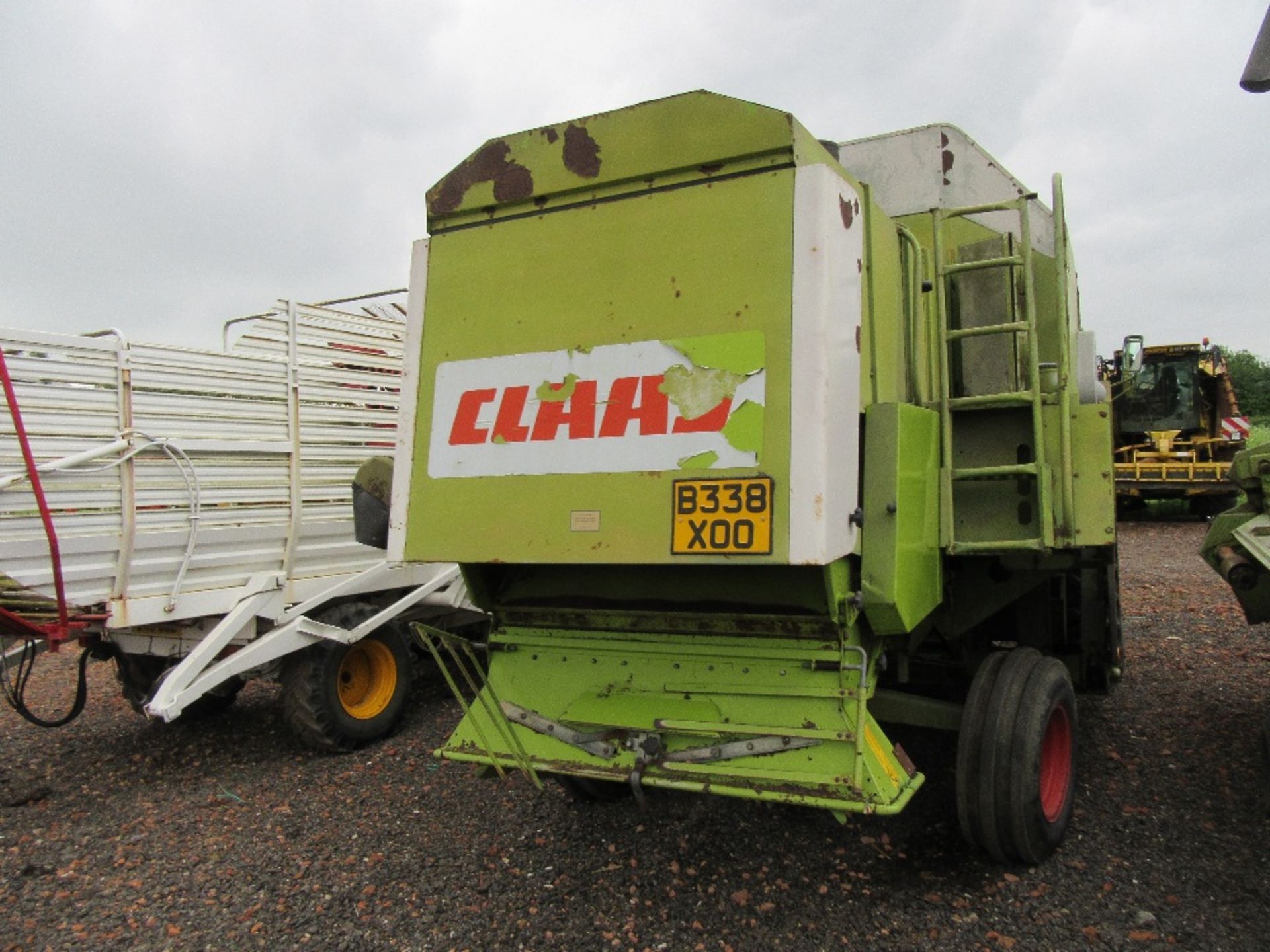 Claas Dominator 86 Combine Harvester with Chopper & Header Trolley - Image 5 of 7