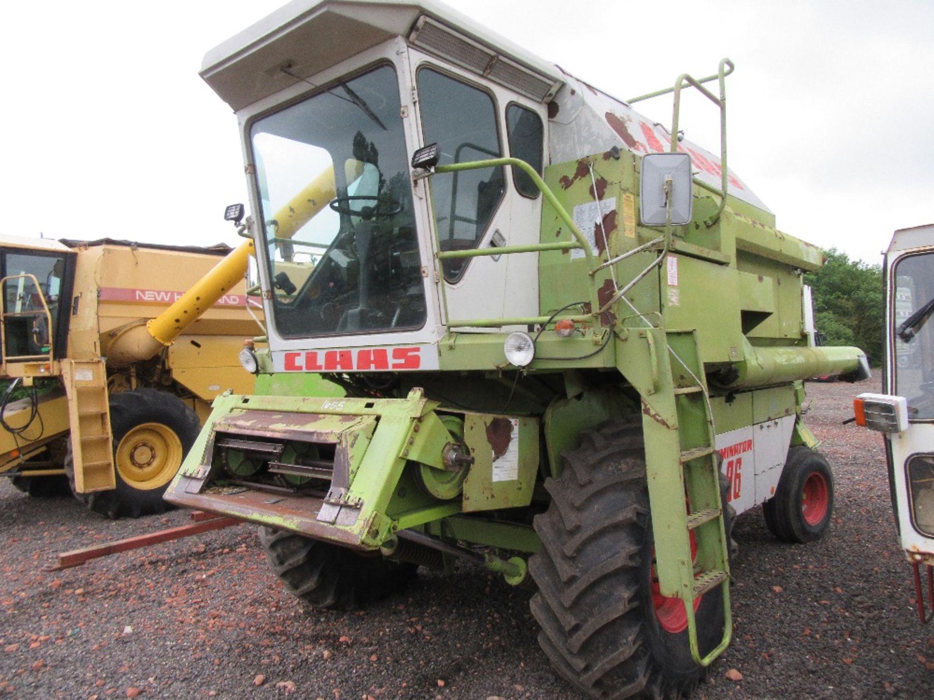 Claas Dominator 86 Combine Harvester with Chopper & Header Trolley