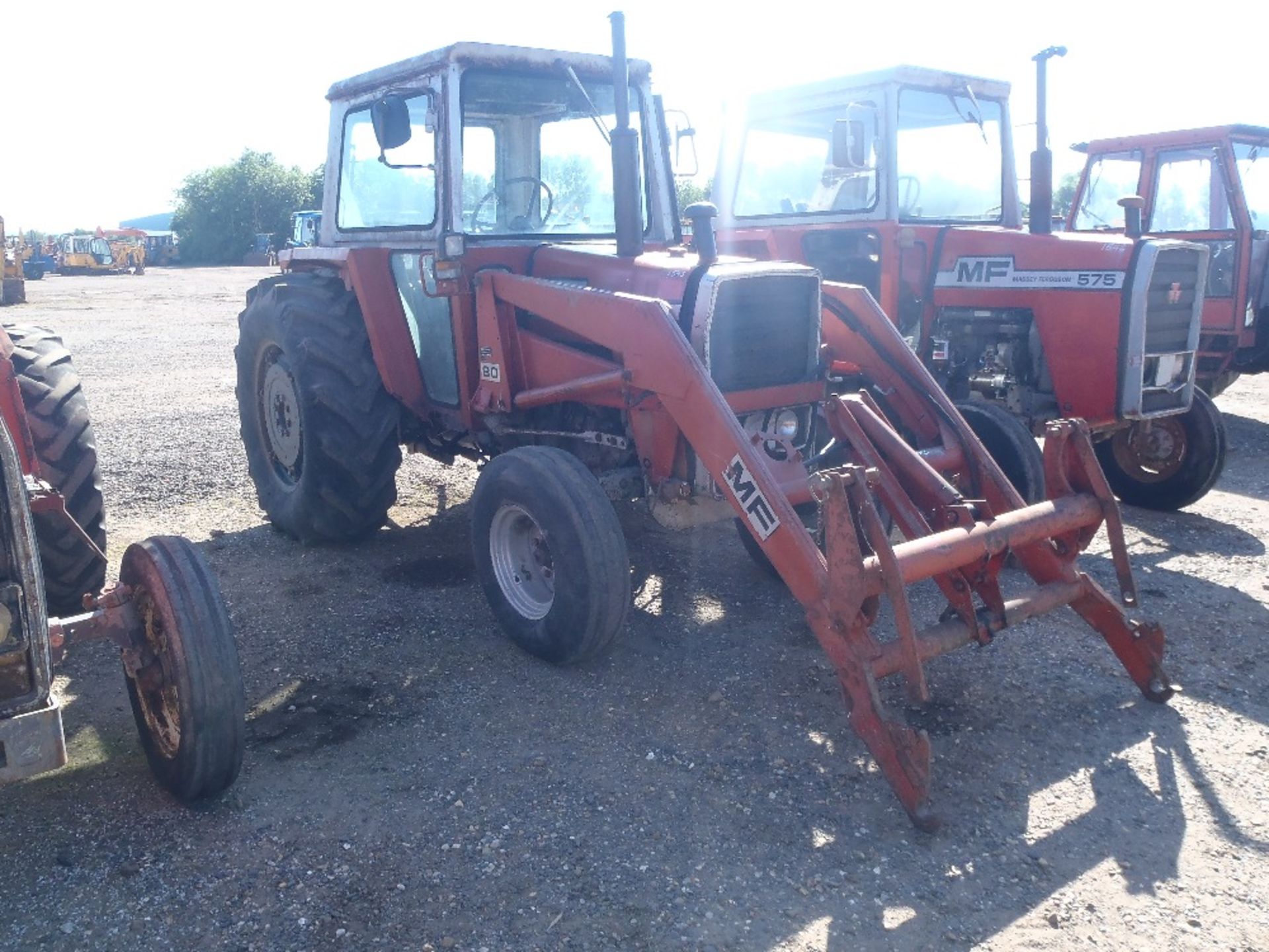 Massey Ferguson 565 2wd Tractor with Standard Gearbox & MF 80 Loader Reg No HYA 82T Ser No 655786 - Image 3 of 8