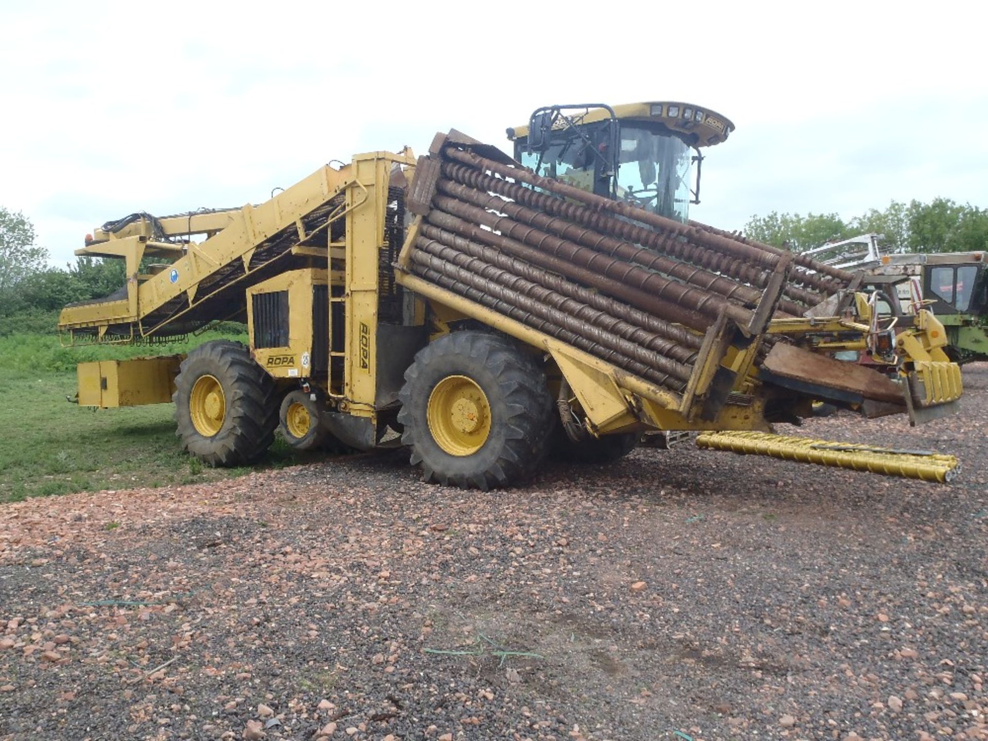 Ropa Maus High Capacity Self Propelled Sugar Beet Cleaner/Loader, Plus Qty of Spares. V5 will be - Image 4 of 14