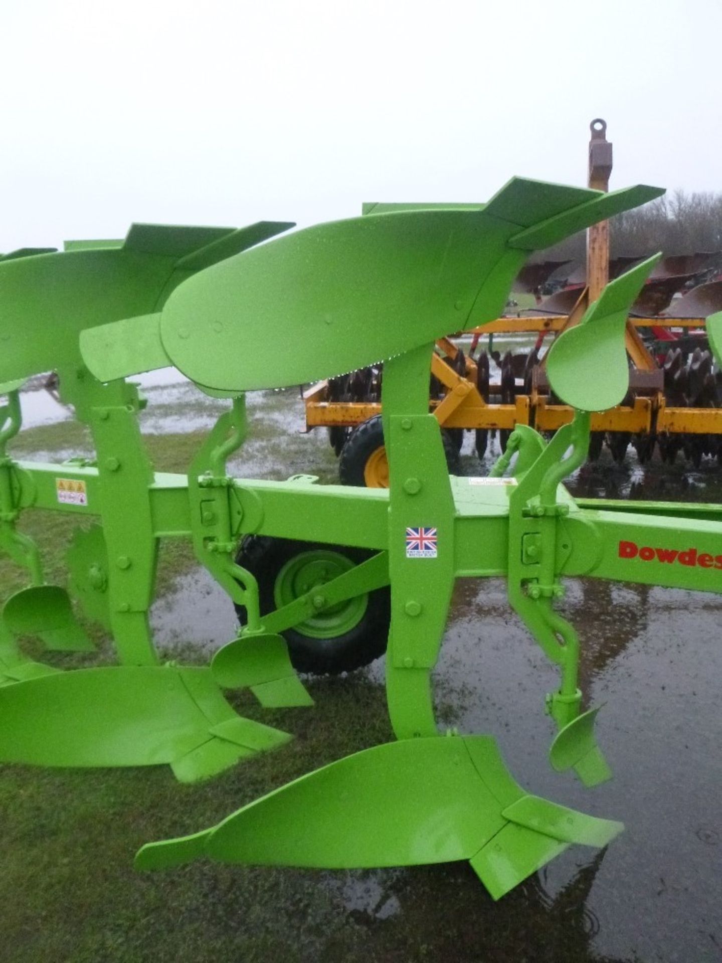 Dowdeswell 5 + 1 Reversible Plough - Image 2 of 7