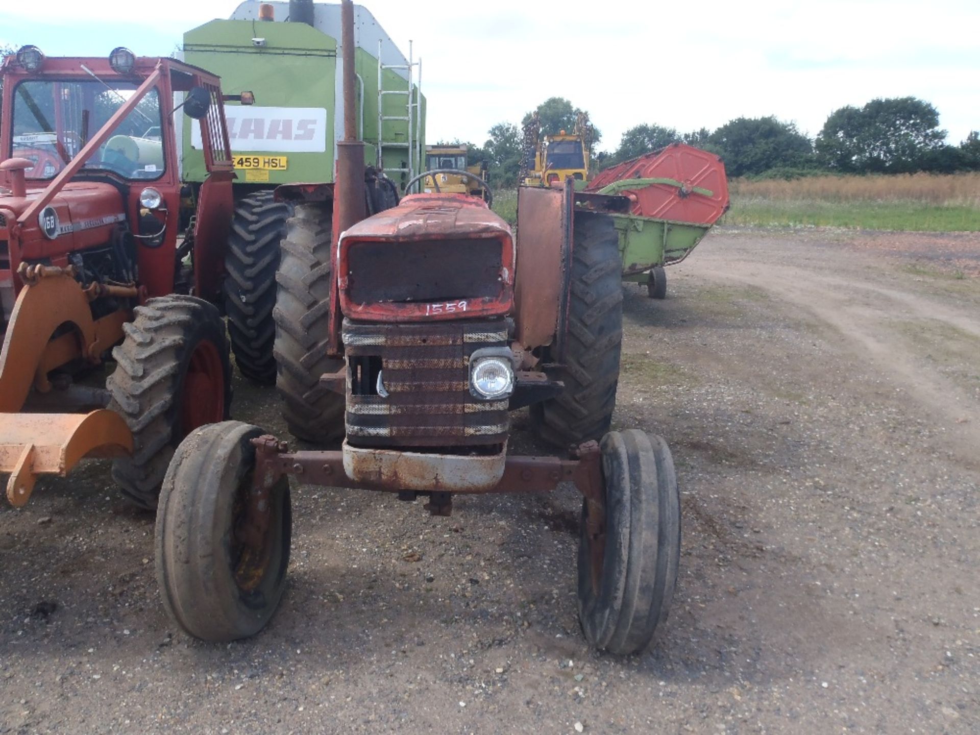 Massey Ferguson 188 Tractor with 4 Stud Fuel Pump Ser.No. 581656 - Image 6 of 8