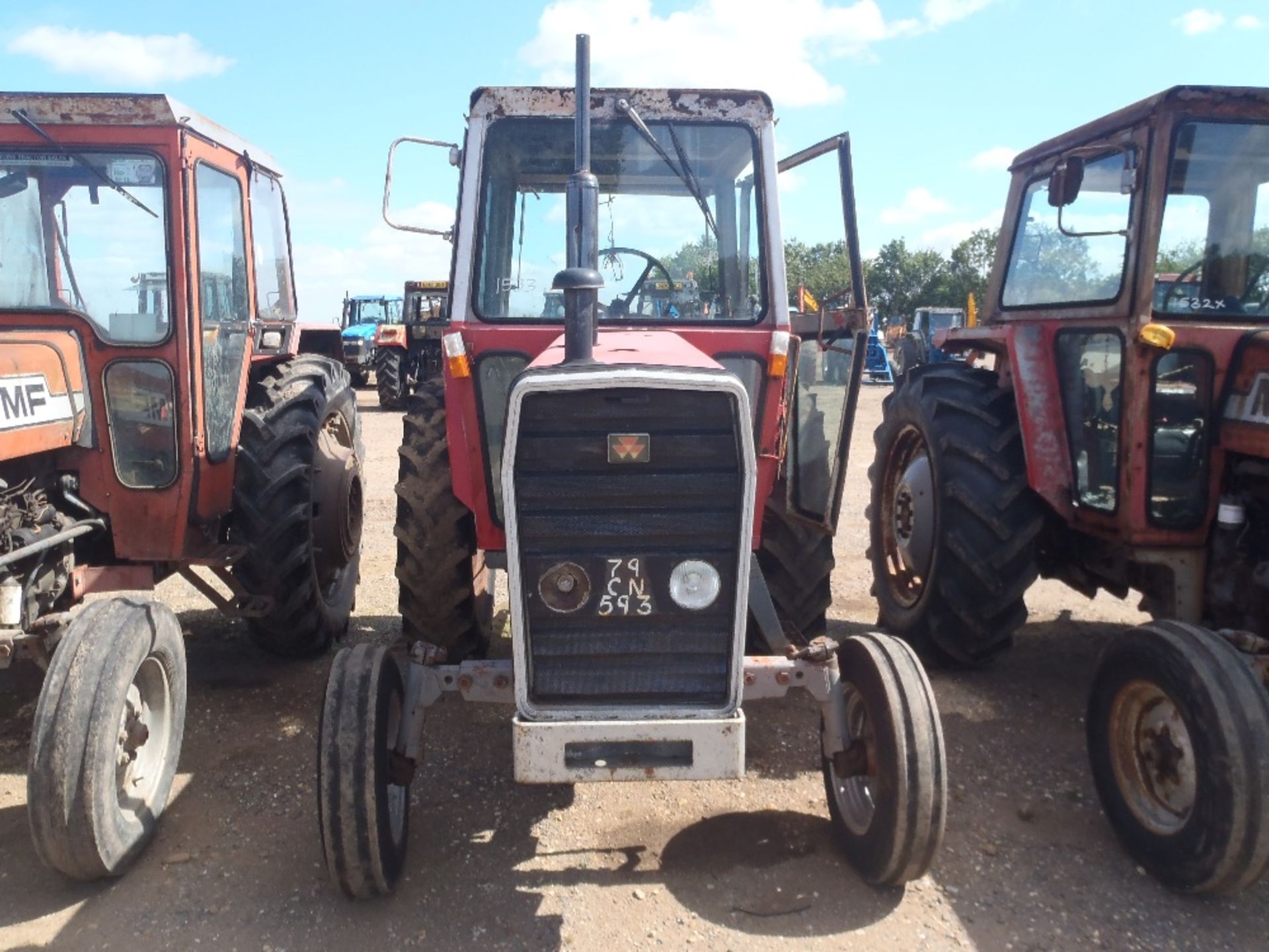 Massey Ferguson 590 Tractor Ser.No. Z196006 - Image 2 of 8