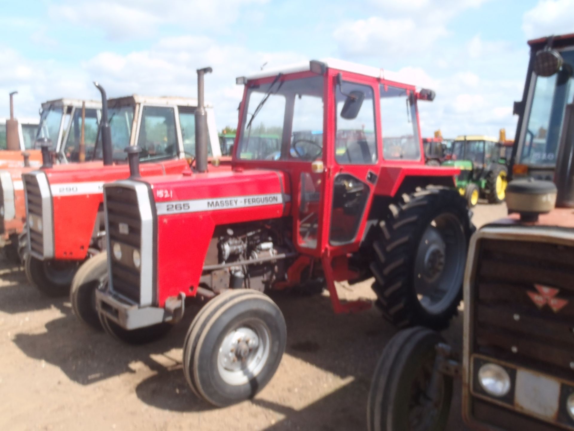 Massey Ferguson 265 8 Speed Tractor with Duncan Lift off Cab. V5 will be supplied