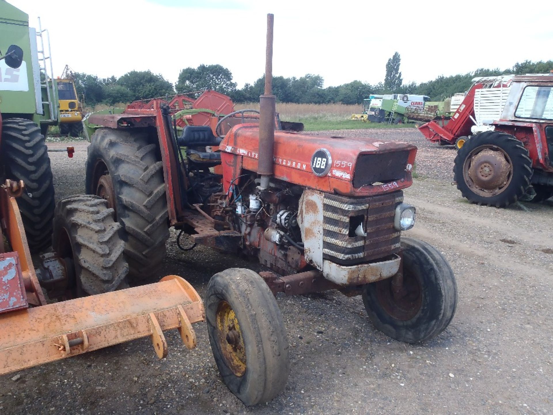 Massey Ferguson 188 Tractor with 4 Stud Fuel Pump Ser.No. 581656 - Image 7 of 8