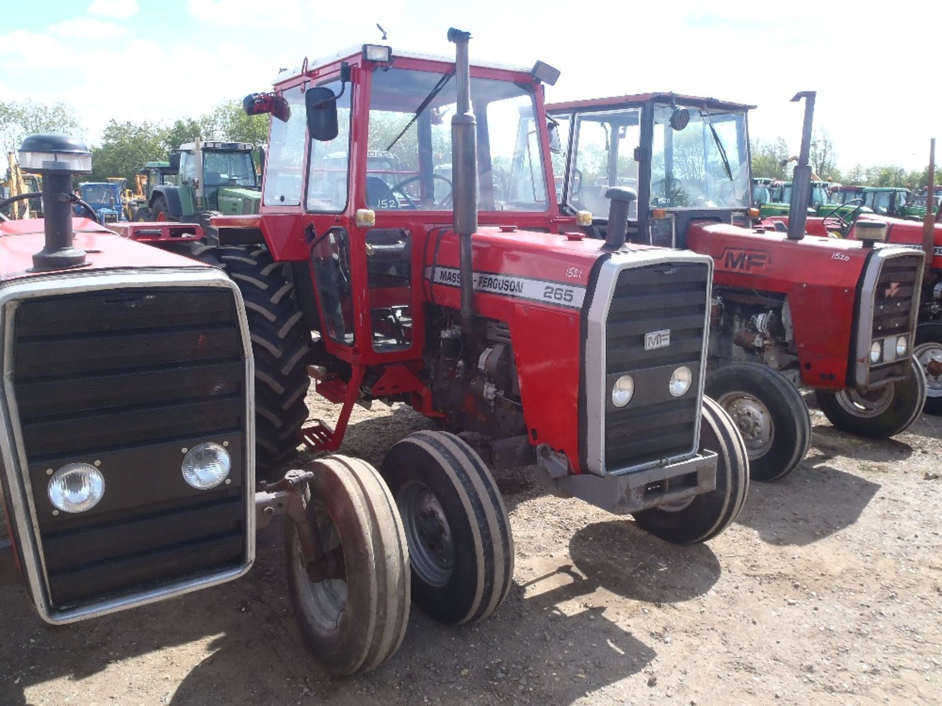 Massey Ferguson 265 8 Speed Tractor with Duncan Lift off Cab. V5 will be supplied - Image 4 of 8